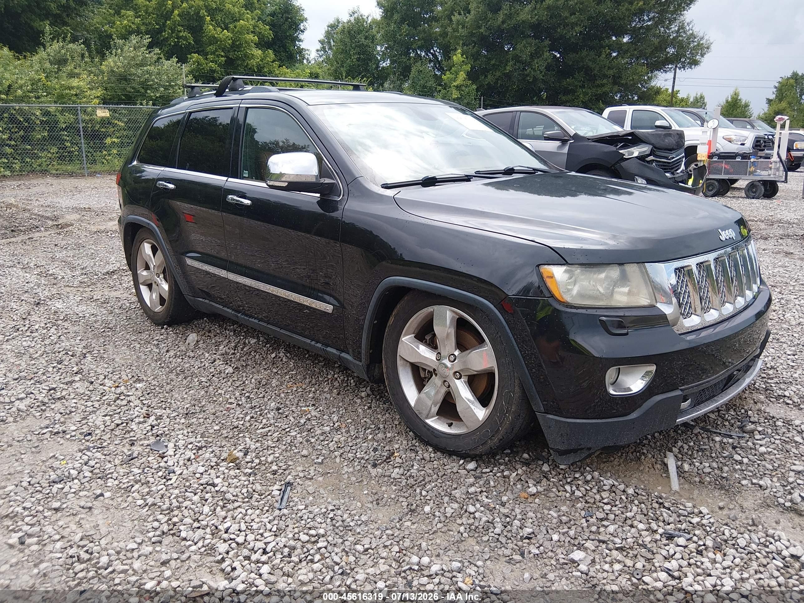 2013 Jeep Grand Cherokee Overland, VIN 1C4RJFCT4DC630377 — Front end