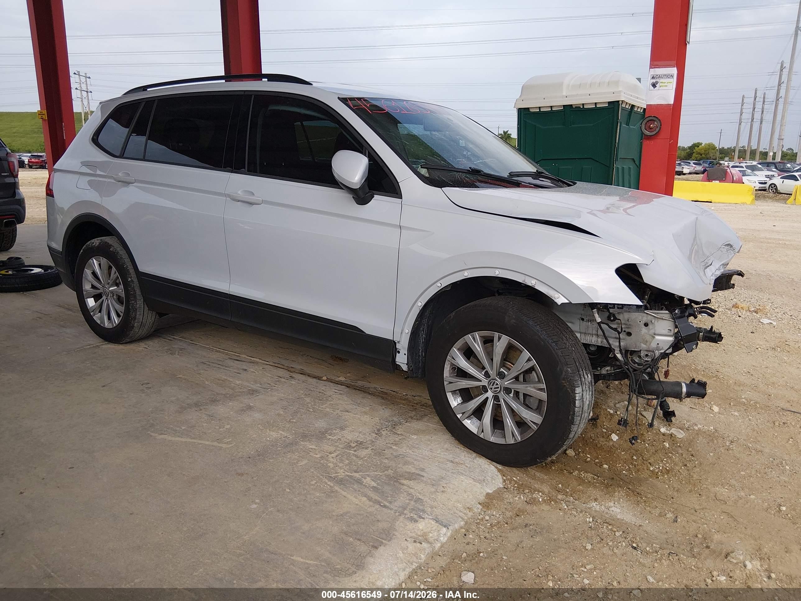 2019 Volkswagen Tiguan S, VIN 3VV1B7AX2KM054615 — Front end