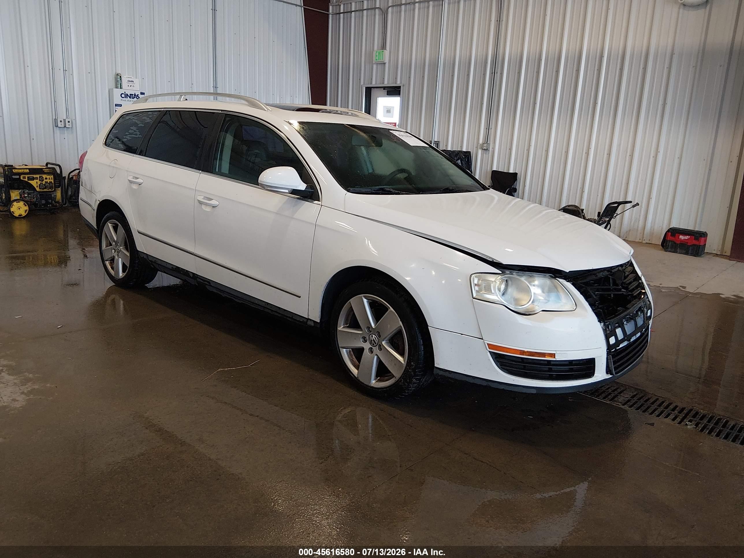 2009 Volkswagen Passat Komfort, VIN WVWXK73C59E008358 — Front end