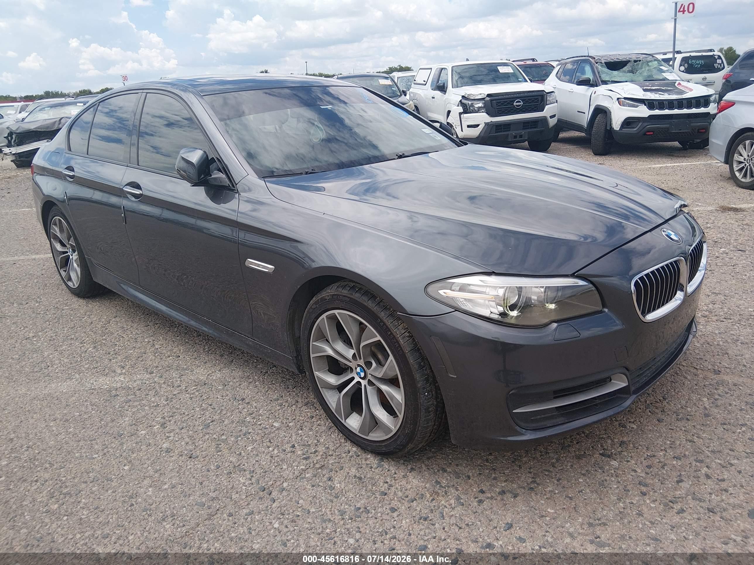 2016 BMW 5 Series 528i, VIN WBA5A5C54GG351631 — Front end