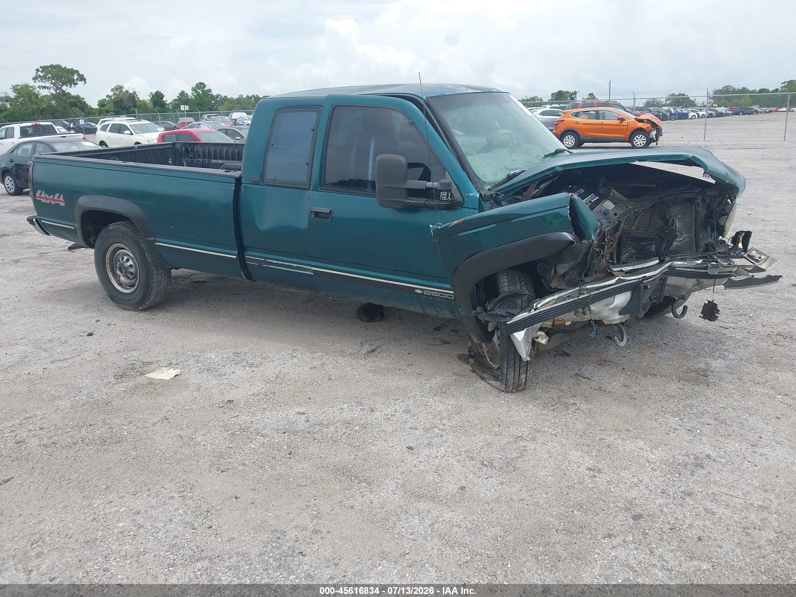 1998 Chevrolet Silverado 2500, VIN 1GCGK29R1WE161362 — Front end