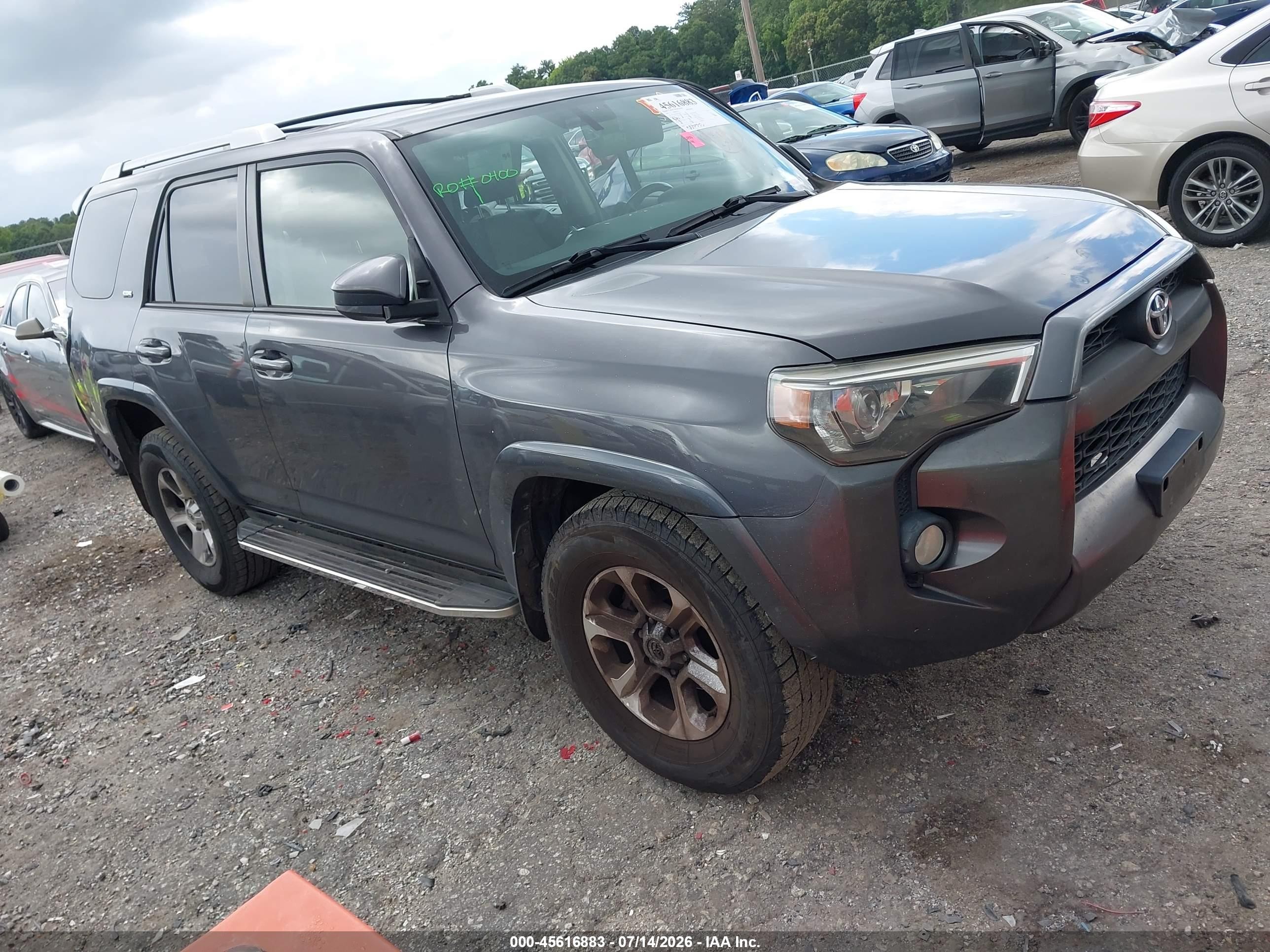 2017 Toyota 4Runner Limited, VIN JTEZU5JR3H5156078 — Бок