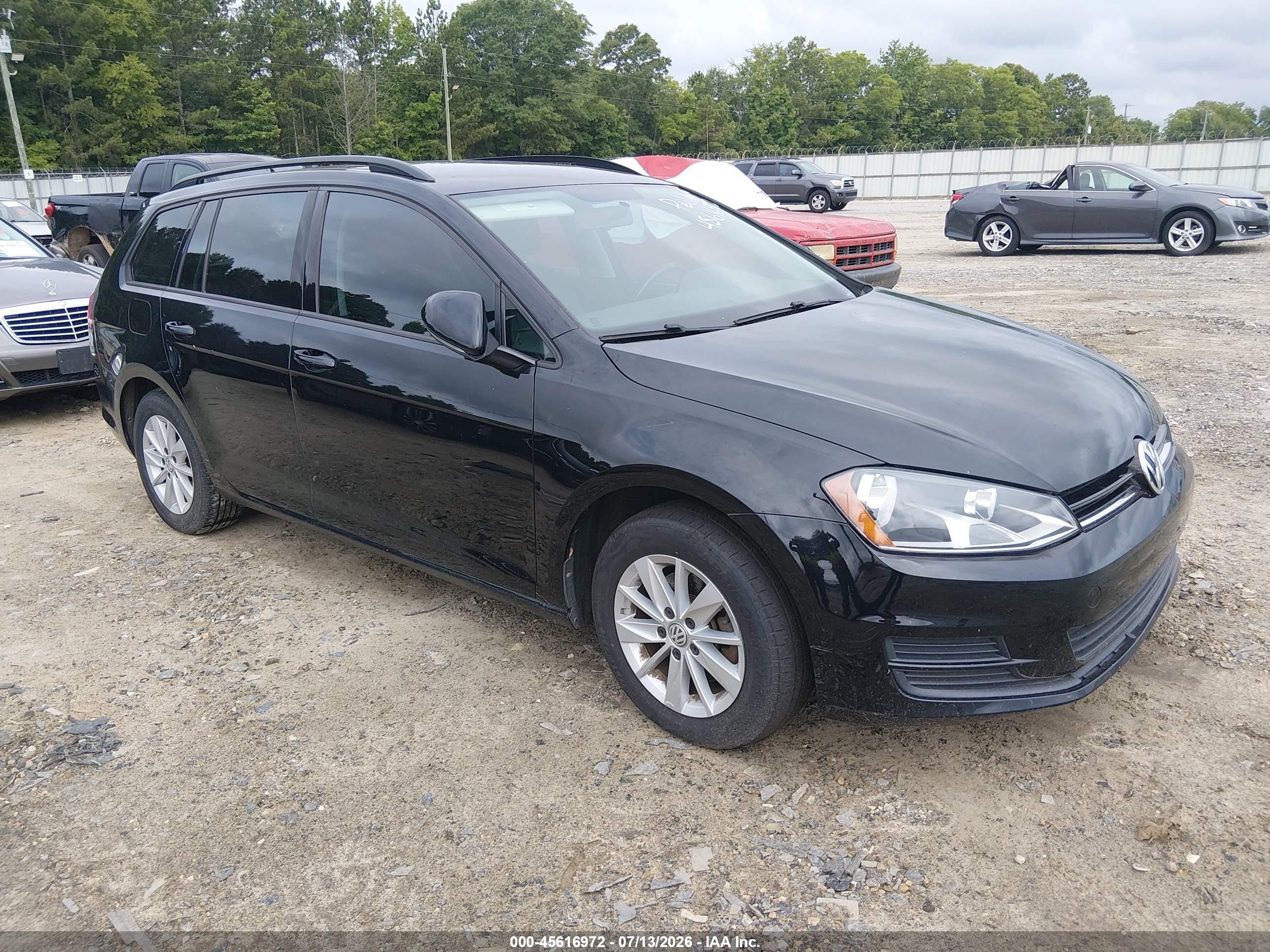 2016 Volkswagen Golf TSI S, VIN 3VWC17AU3GM503207 — Normal wear