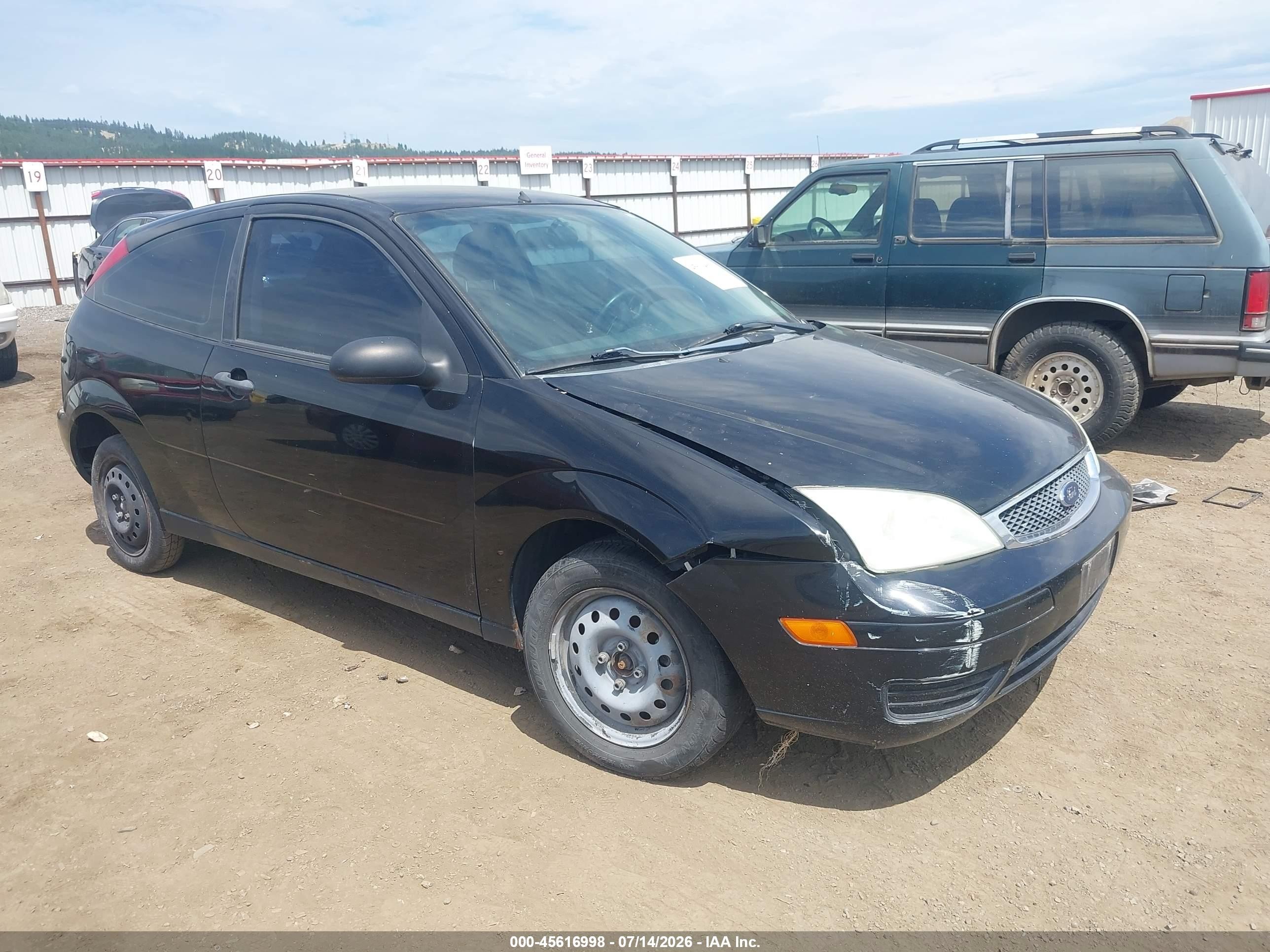 2007 Ford Focus S, VIN 1FAFP31N27W316997 — Front end