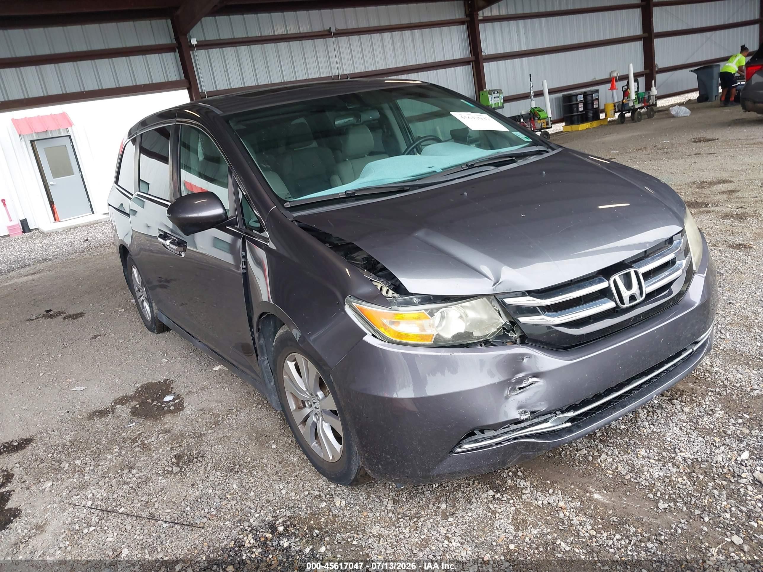 2017 Honda Odyssey EX-L, VIN 5FNRL5H64HB006028 — Front end