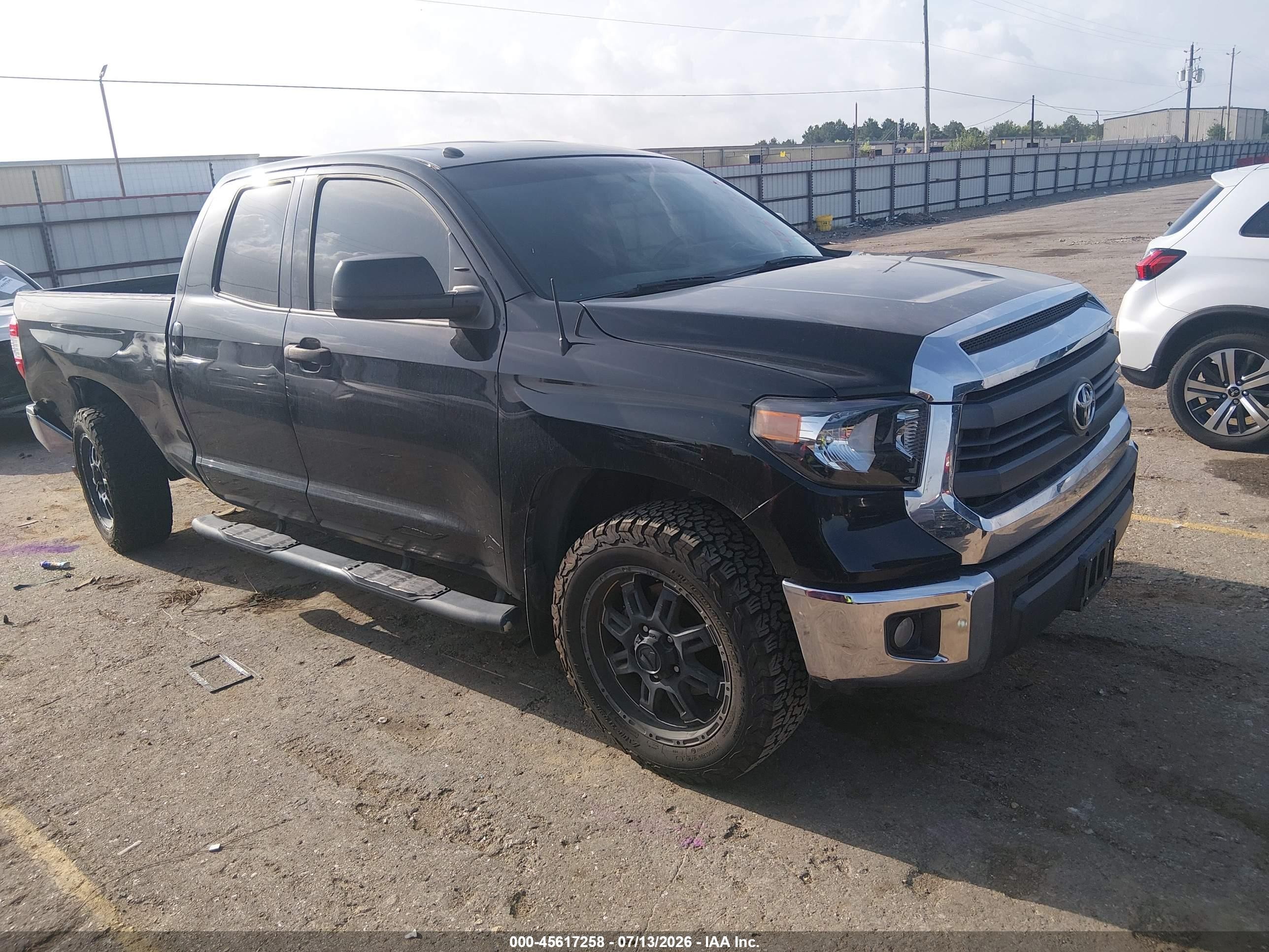 2015 Toyota Tundra SR5, VIN 5TFRY5F12FX191904 — Side