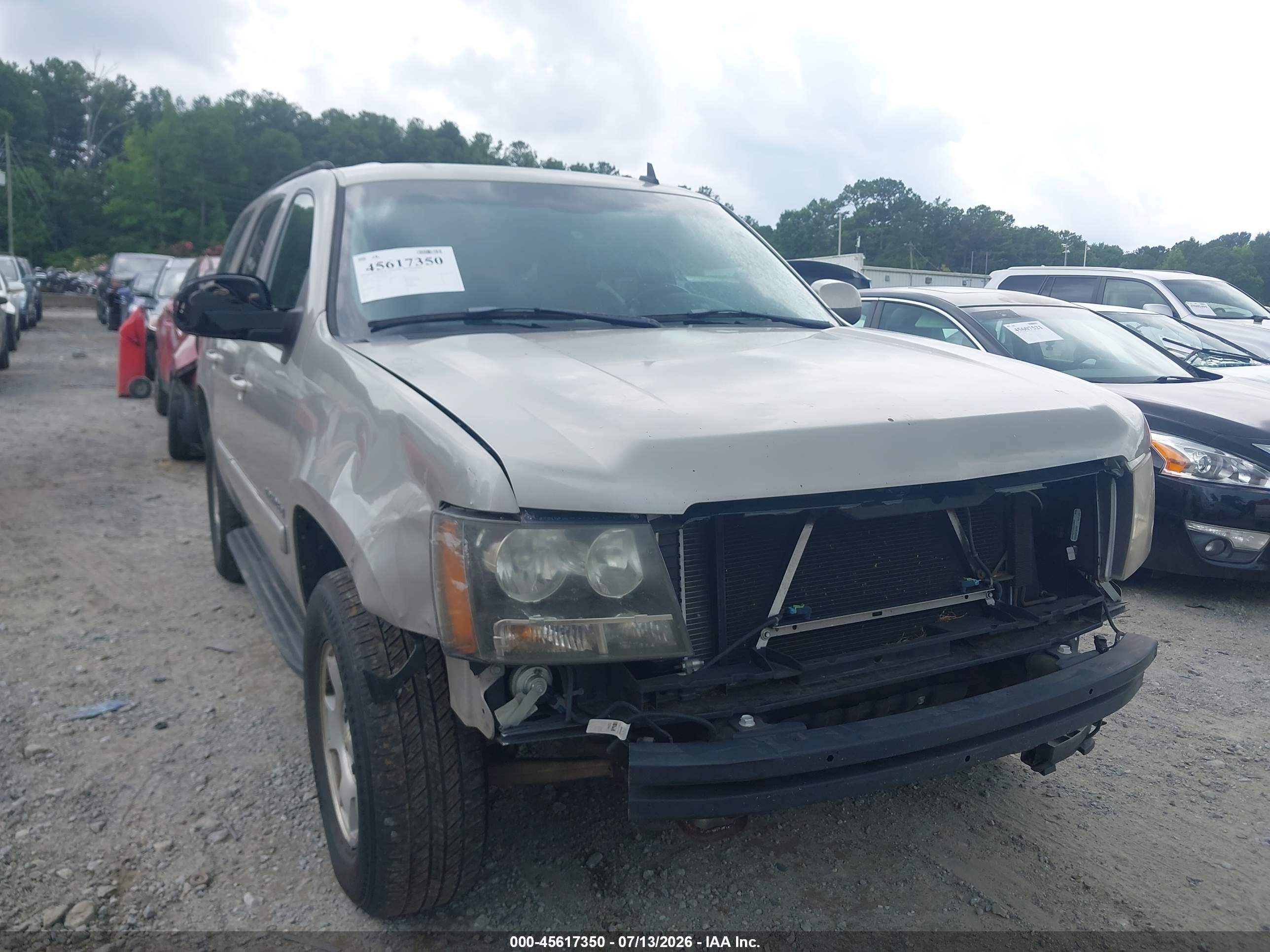 2007 Chevrolet Tahoe LTZ, VIN 1GNFC13J07J128665 — Front end