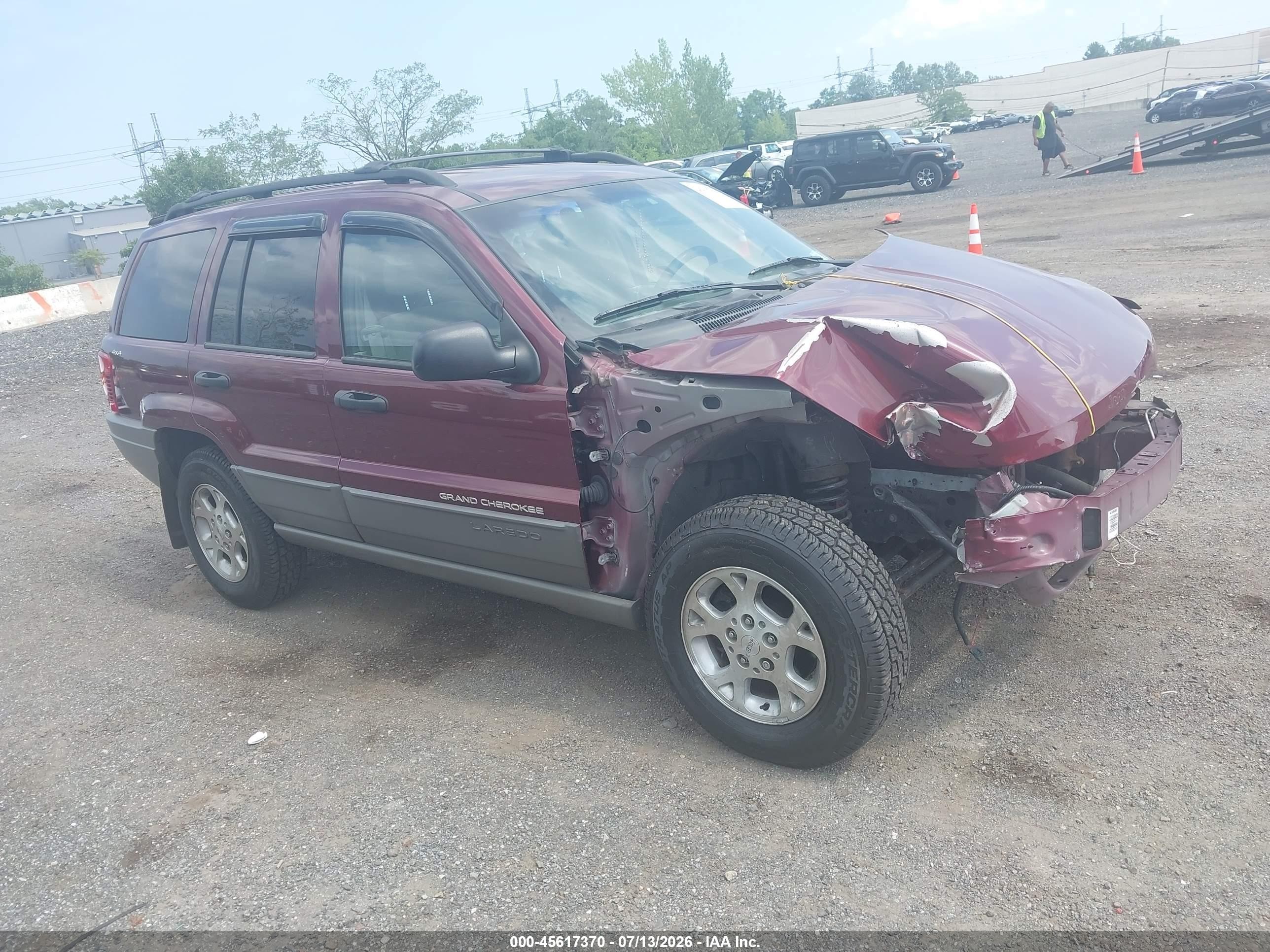 2000 Jeep Grand Cherokee Laredo, VIN 1J4GW48S7YC156647 — Normal wear