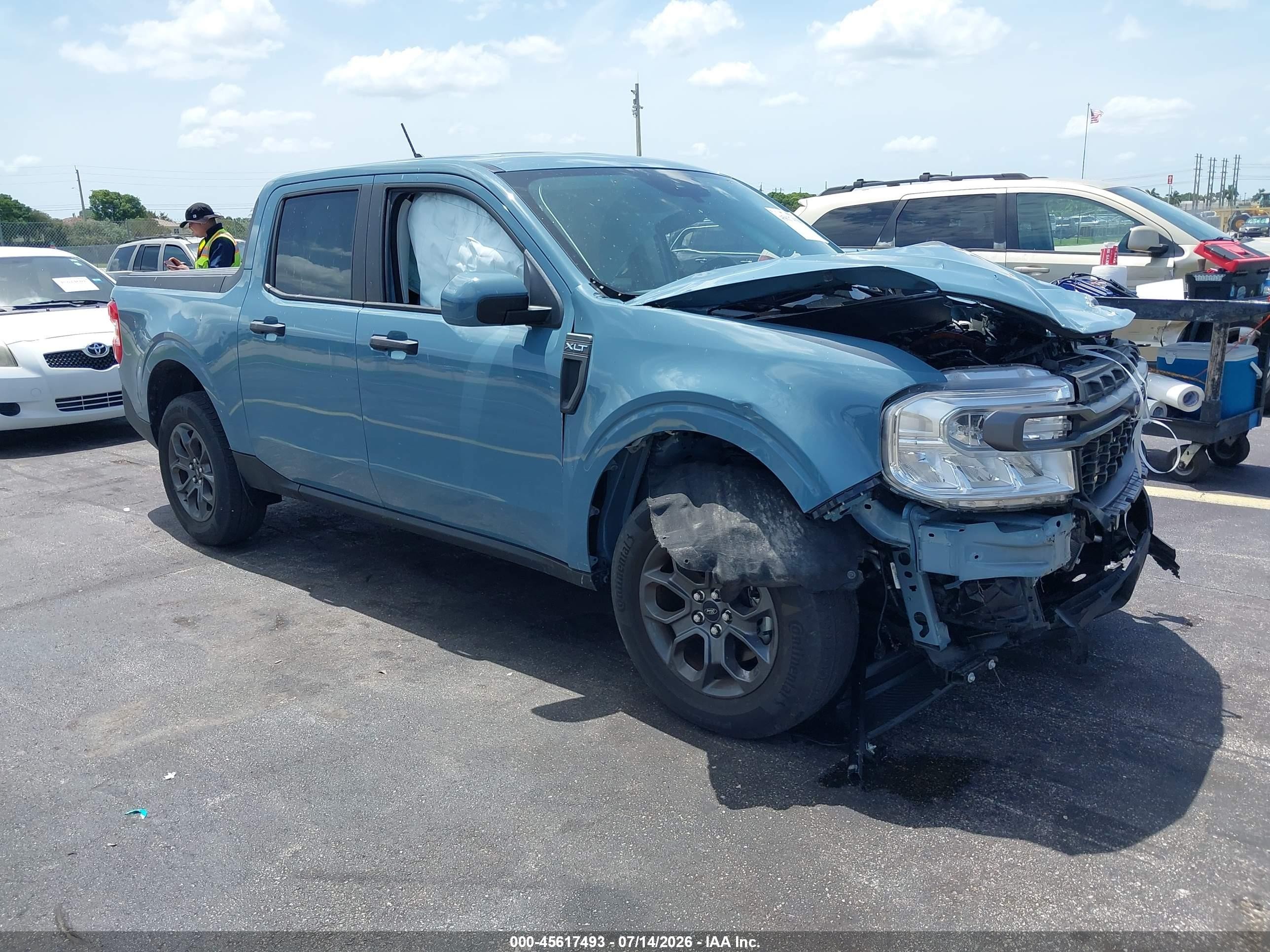 2023 Ford Maverick XLT, VIN 3FTTW8E32PRA93823 — Side