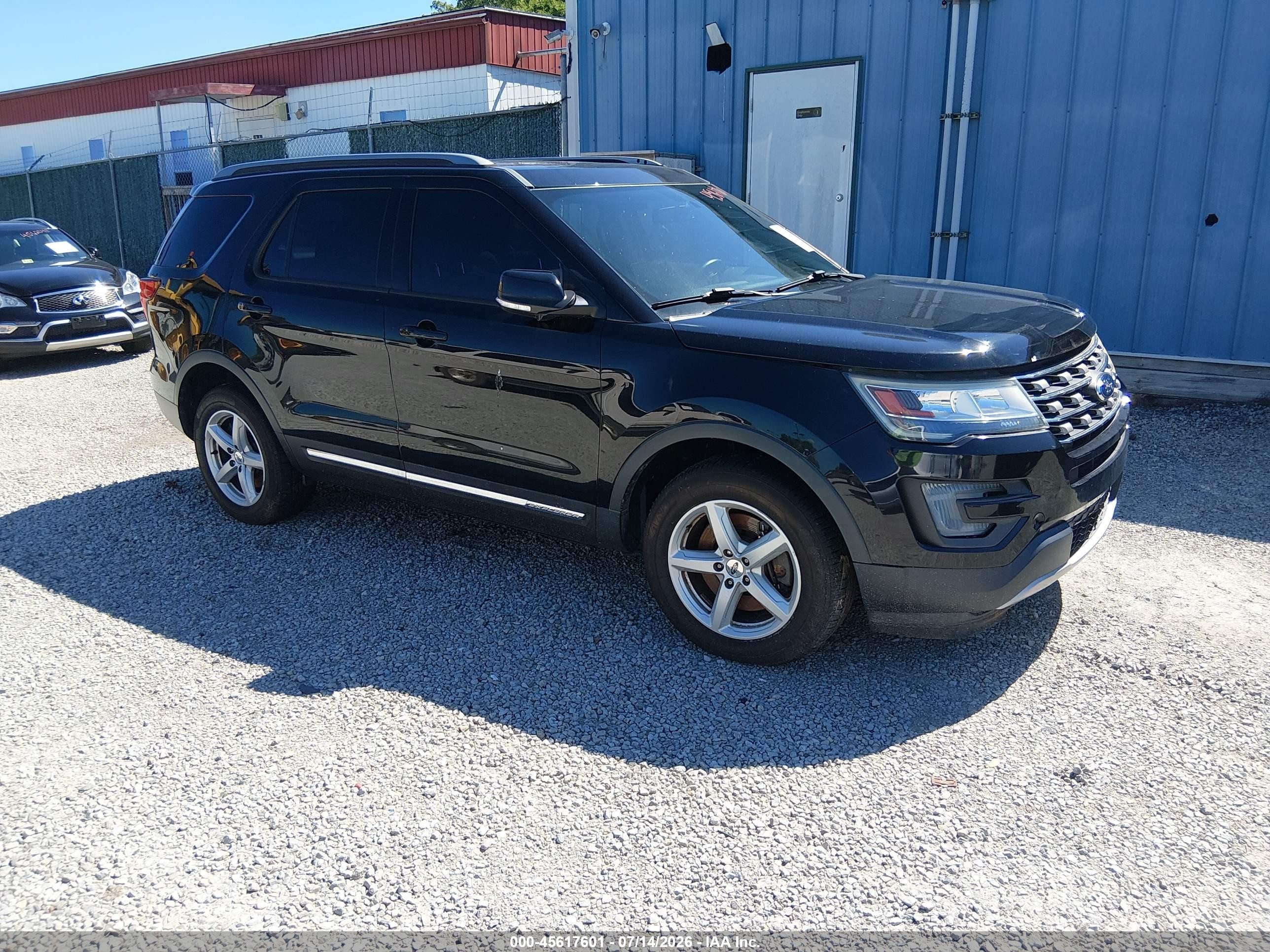 2017 Ford Explorer XLT, VIN 1FM5K8DH7HGC04159 — Normal wear