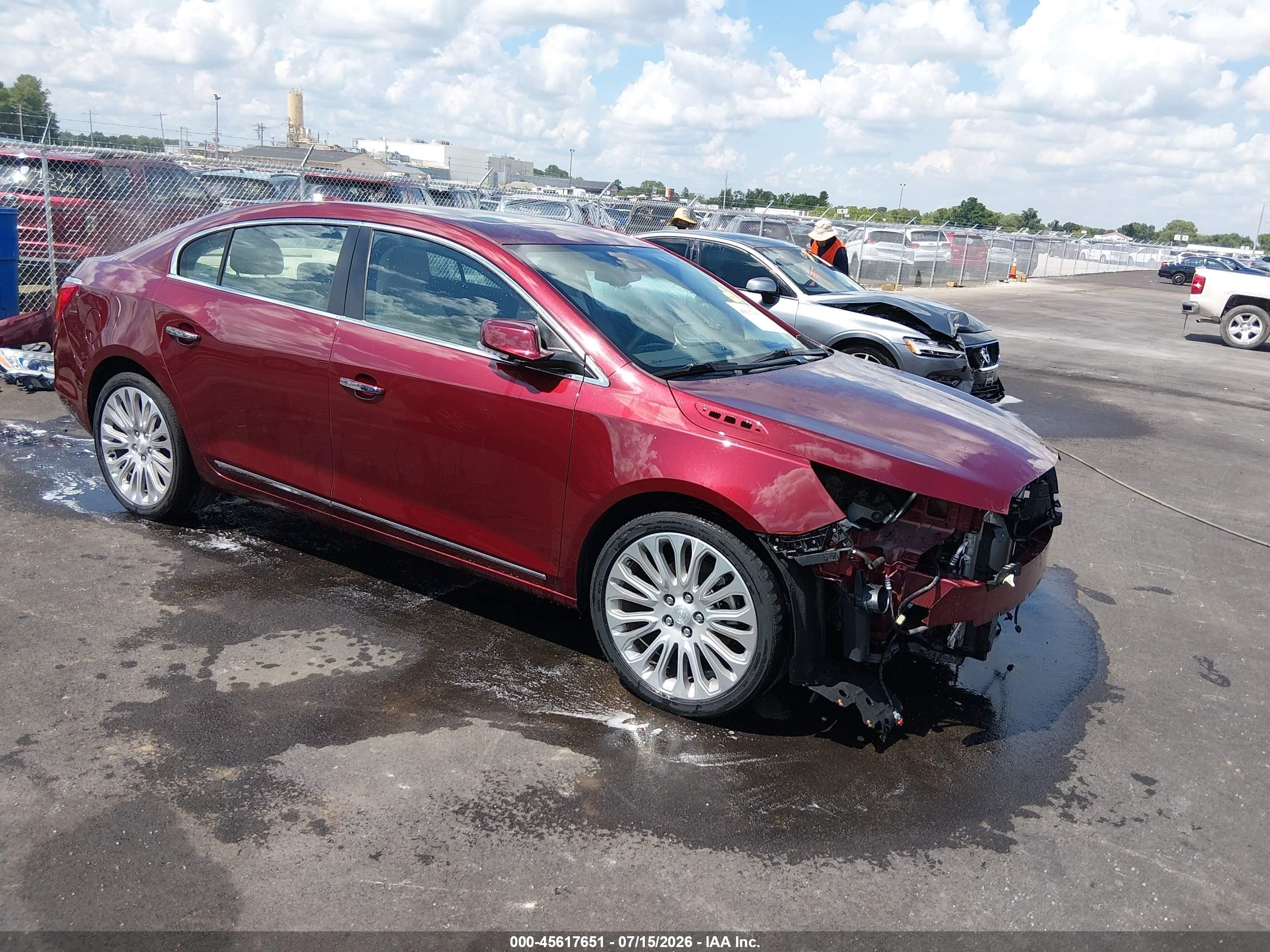 2015 Buick LaCrosse Premium II, VIN 1G4GF5G32FF139686 — Перед