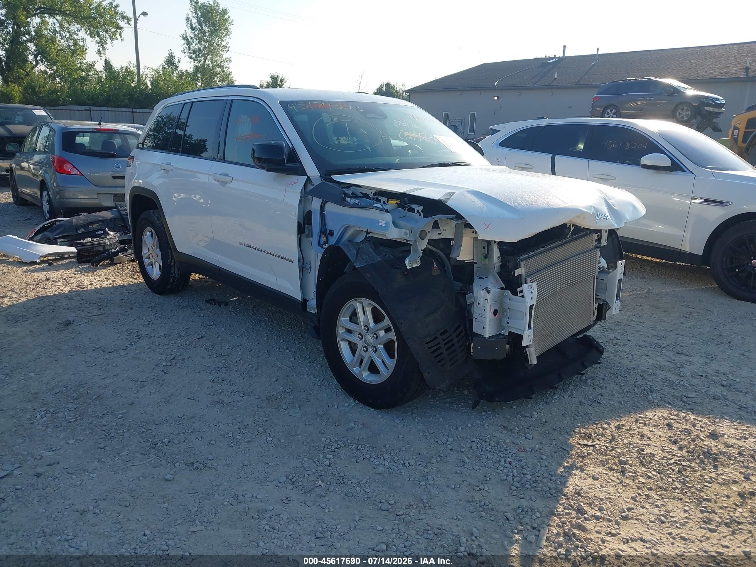 2023 Jeep Grand Cherokee Altitude, VIN 1C4RJHAG4PC596298 — Front end