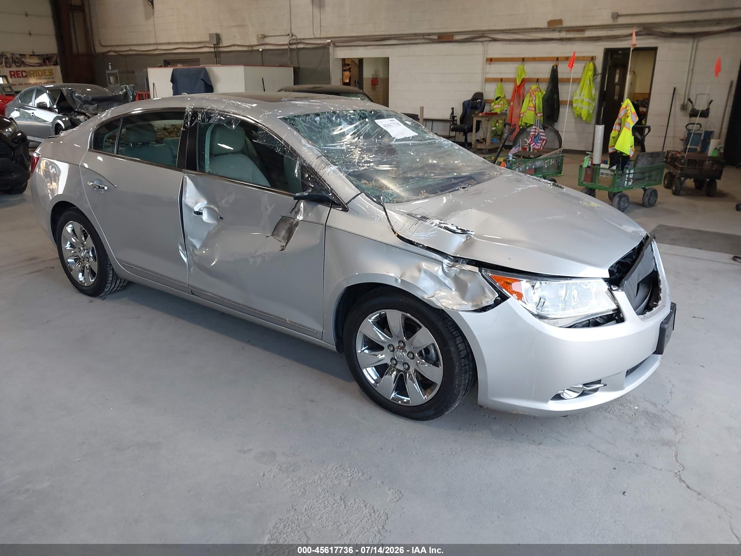 2011 Buick LaCrosse CXS, VIN 1G4GE5ED2BF291573 — Стихия
