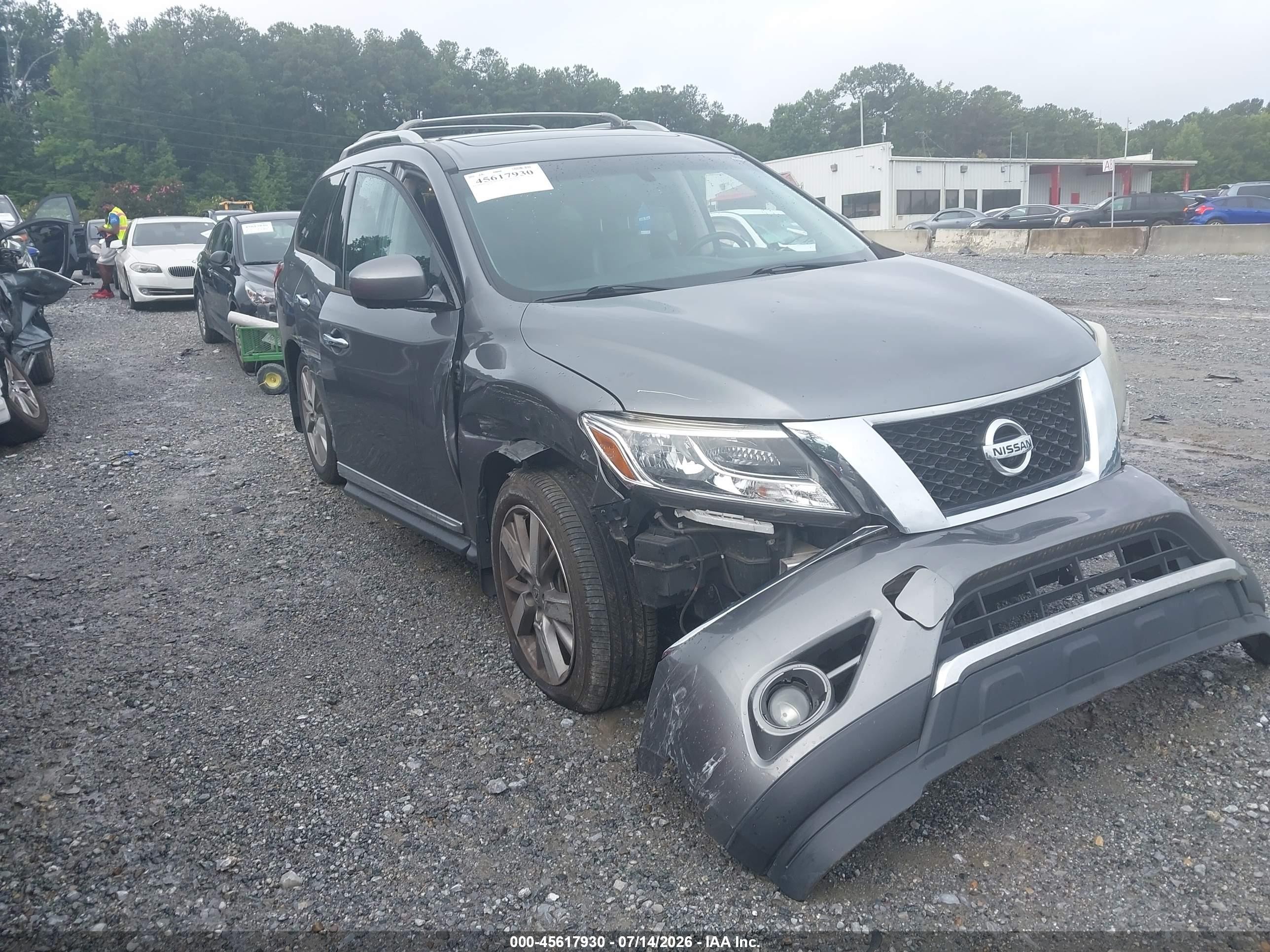 2015 Nissan Pathfinder SV, VIN 5N1AR2MN2FC711374 — Перед