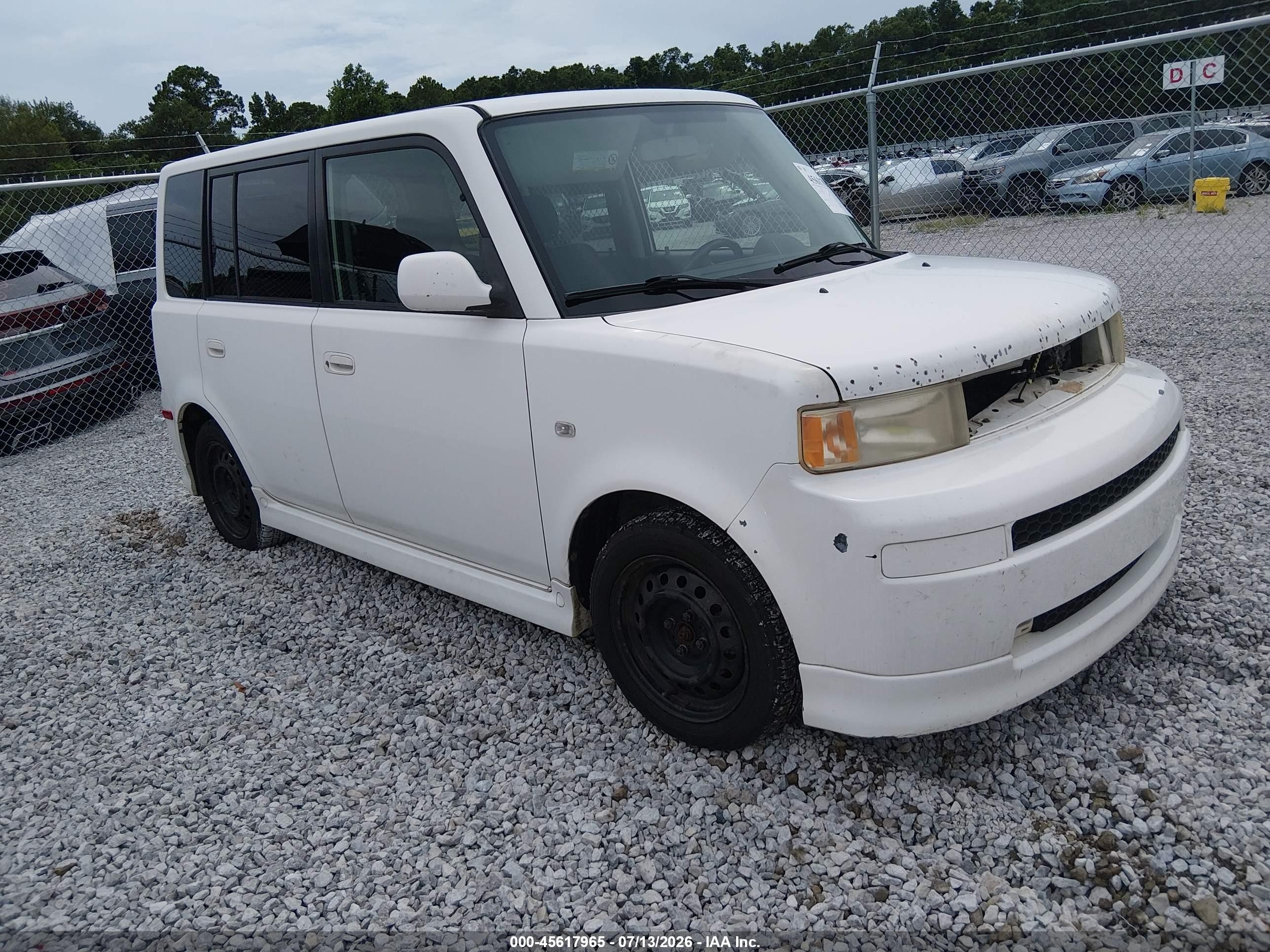 2005 Scion xB, VIN JTLKT324954004392 — Front end