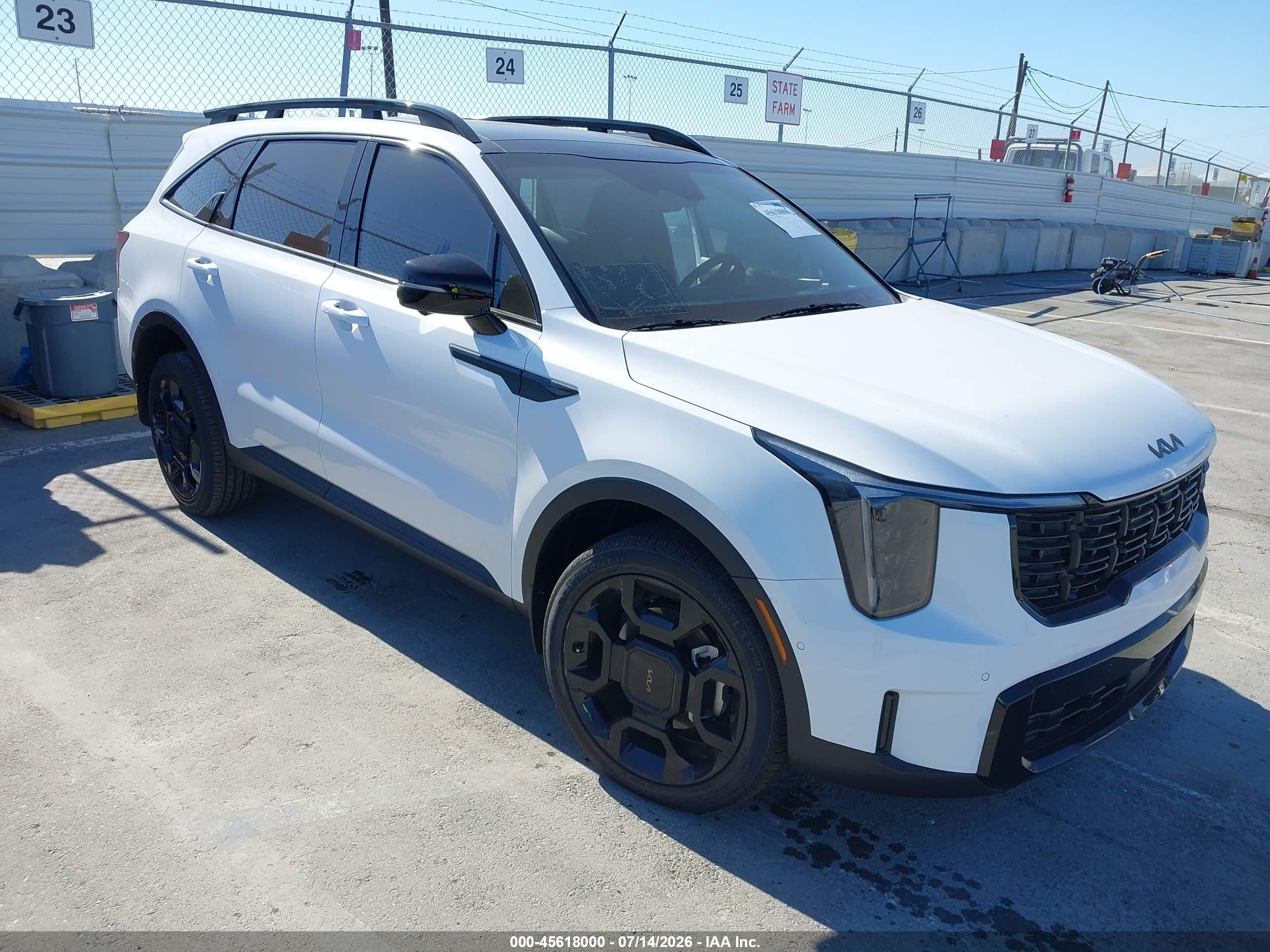 2026 Kia Sorento X-Line SX, VIN 5XYRKDJF9TG405025 — Бок