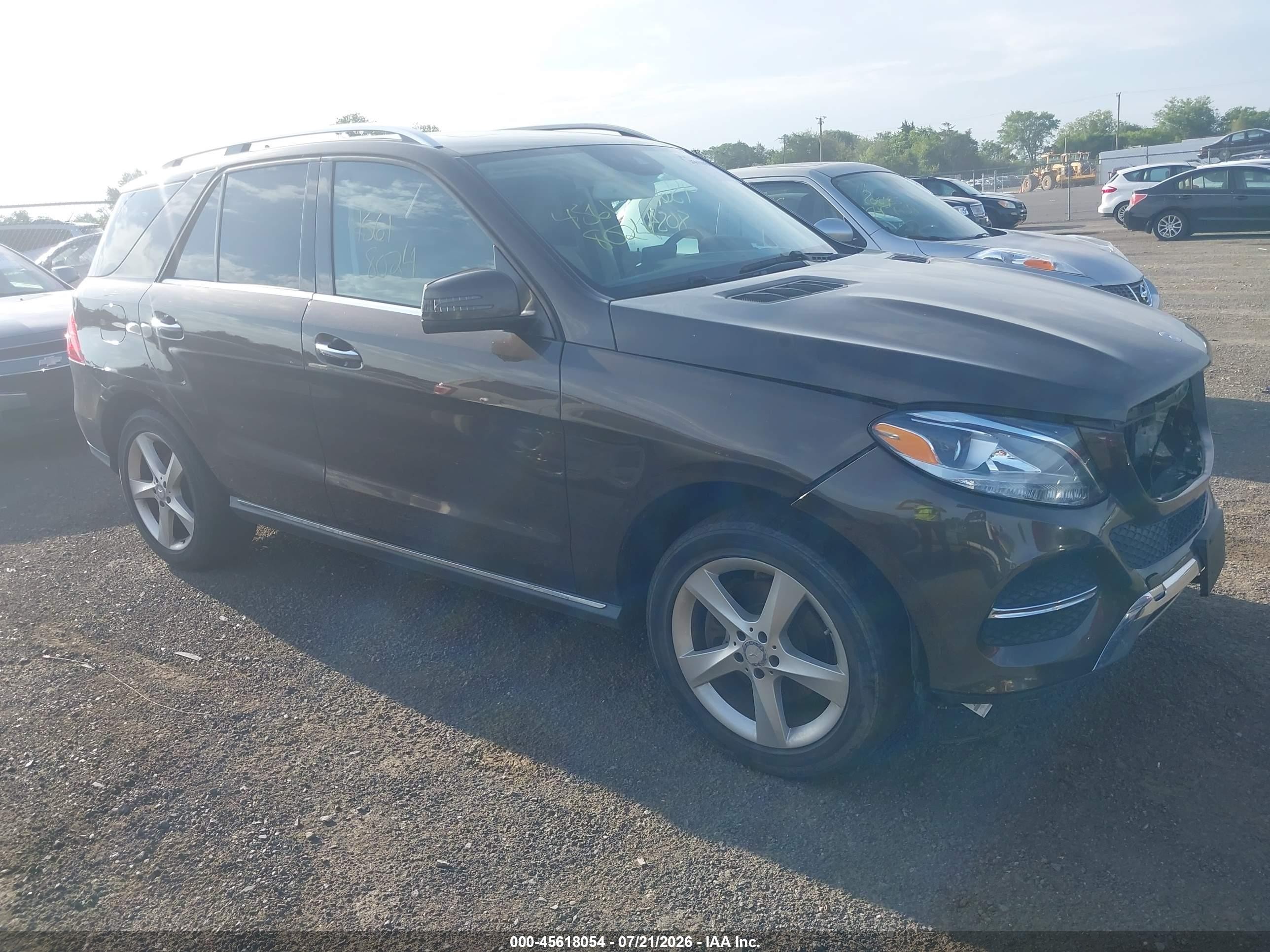 2016 Mercedes-Benz GLE 350, VIN 4JGDA5HB9GA812575 — Перед