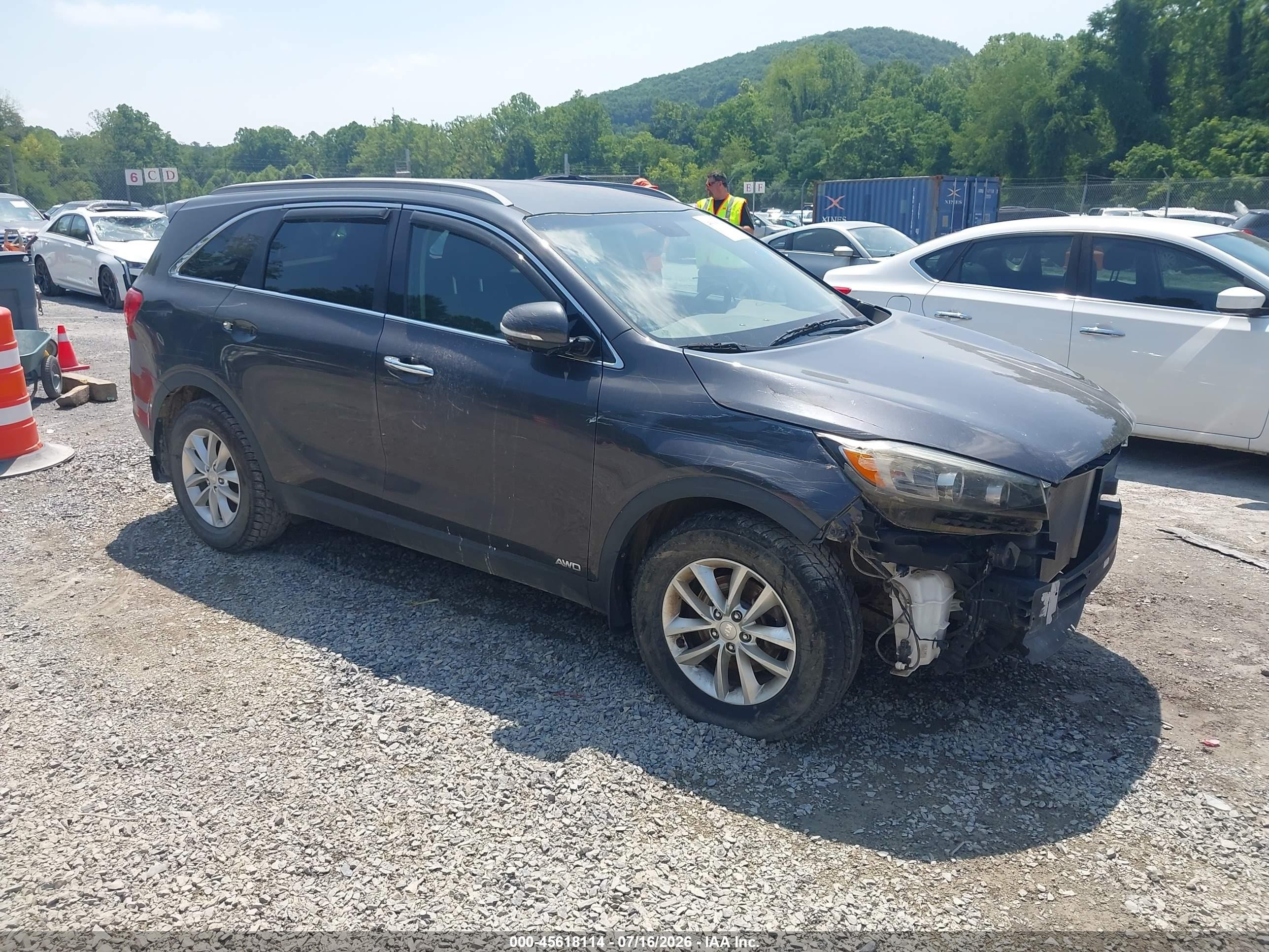 2016 Kia Sorento LX, VIN 5XYPGDA34GG171302 — Normal wear
