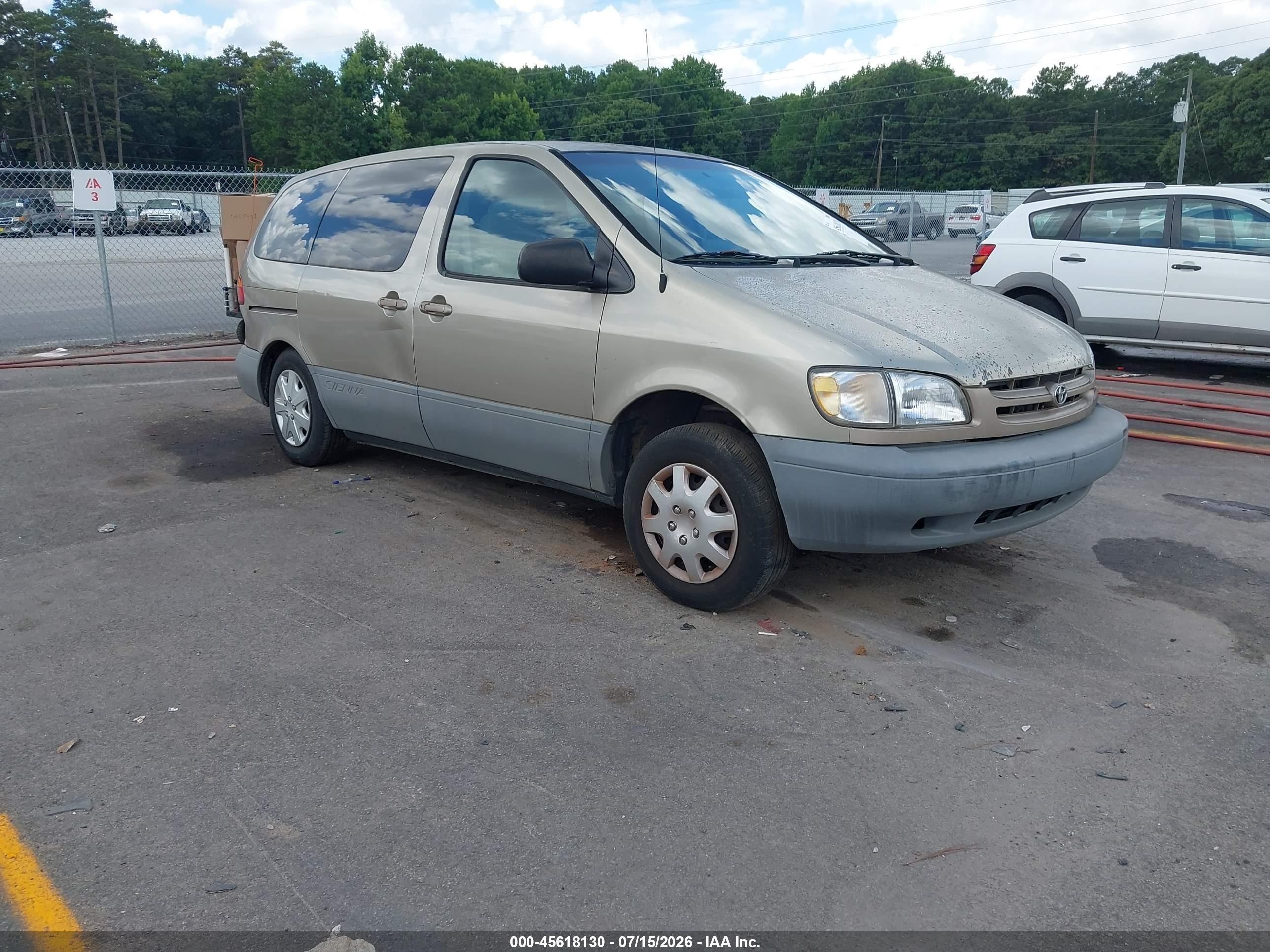 2000 Toyota Sienna CE, VIN 4T3ZF19C0YU228421 — Normal wear