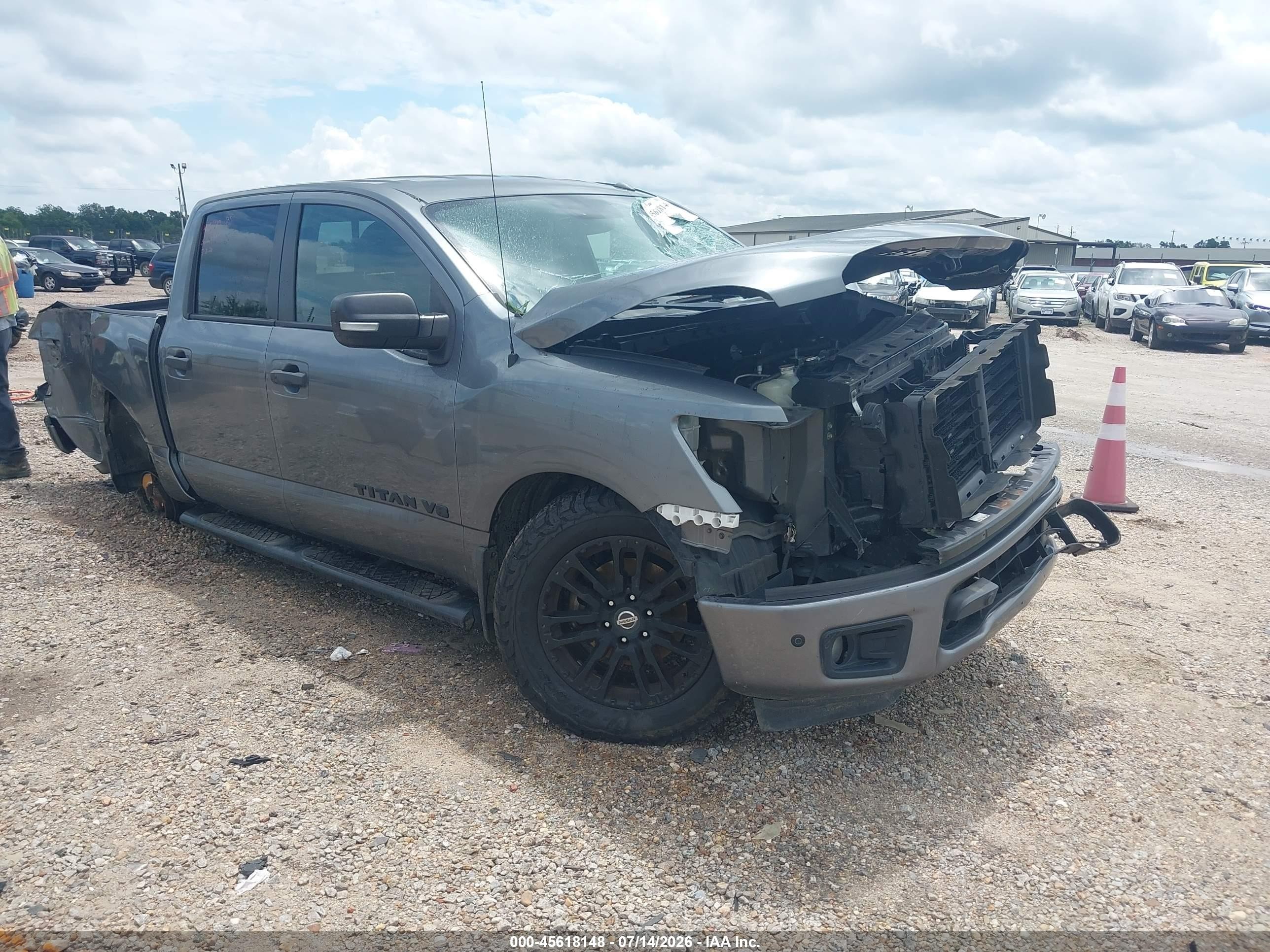 2018 Nissan Titan SV, VIN 1N6AA1E60JN528661 — Front end