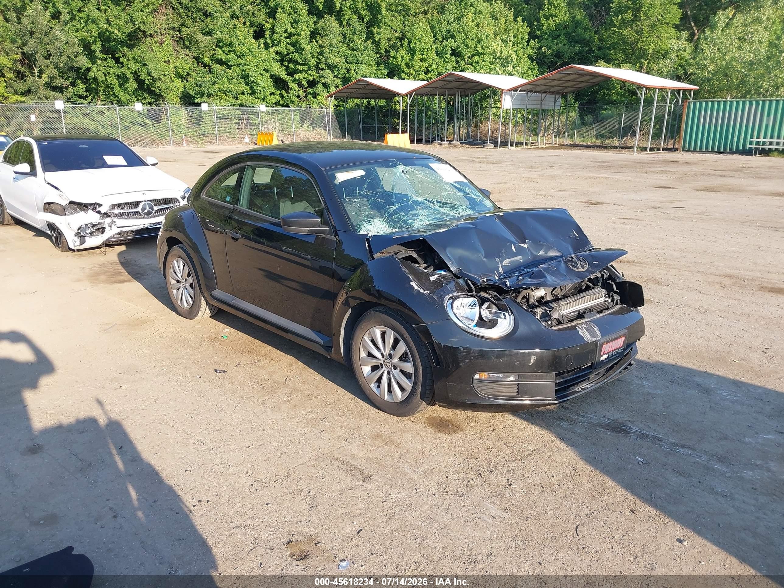 2014 Volkswagen Beetle Entry, VIN 3VWF17ATXEM652912 — Front end