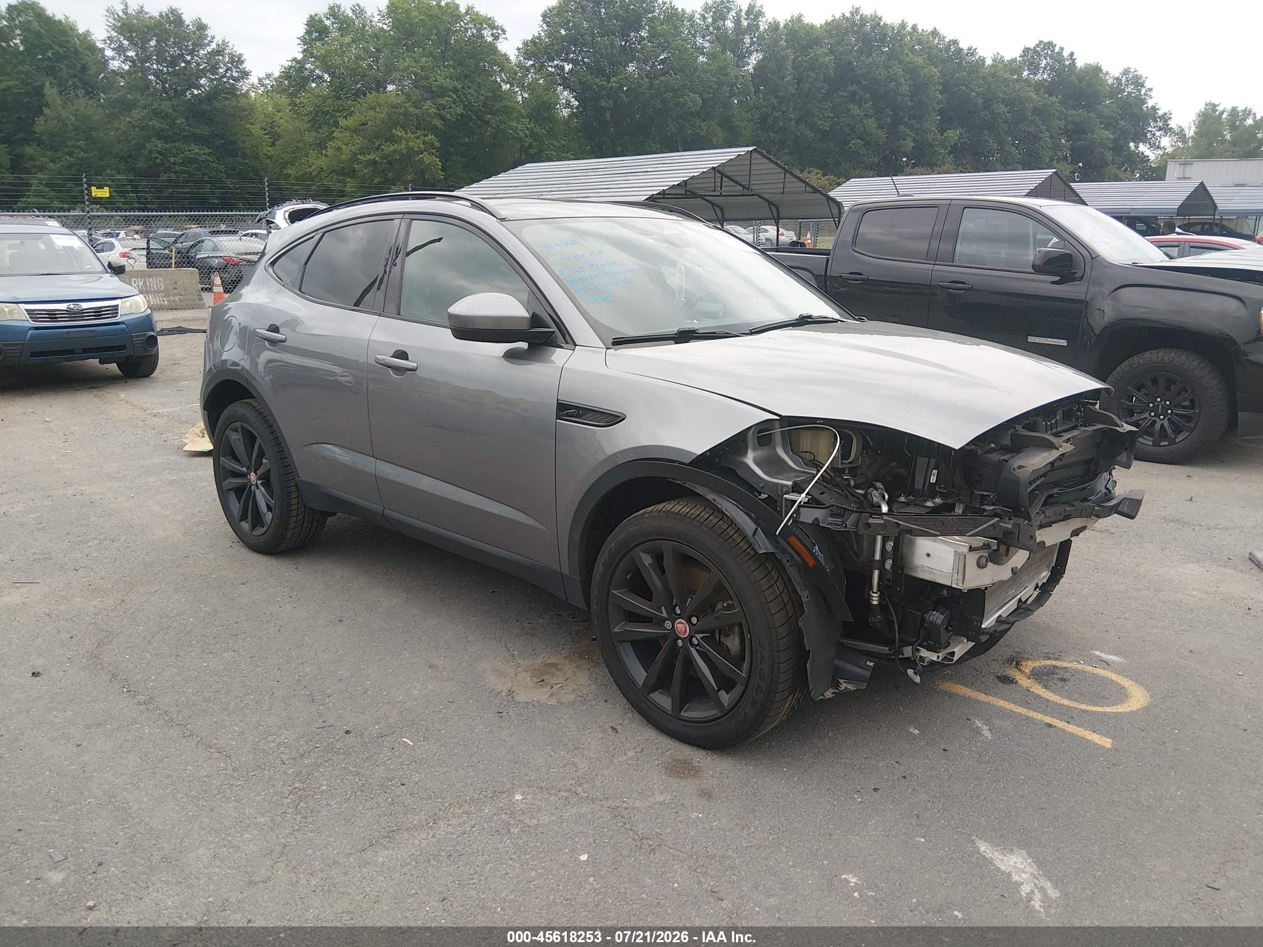 2022 Jaguar E-Pace SE, VIN SADFP2FX2N1031052 — Перед
