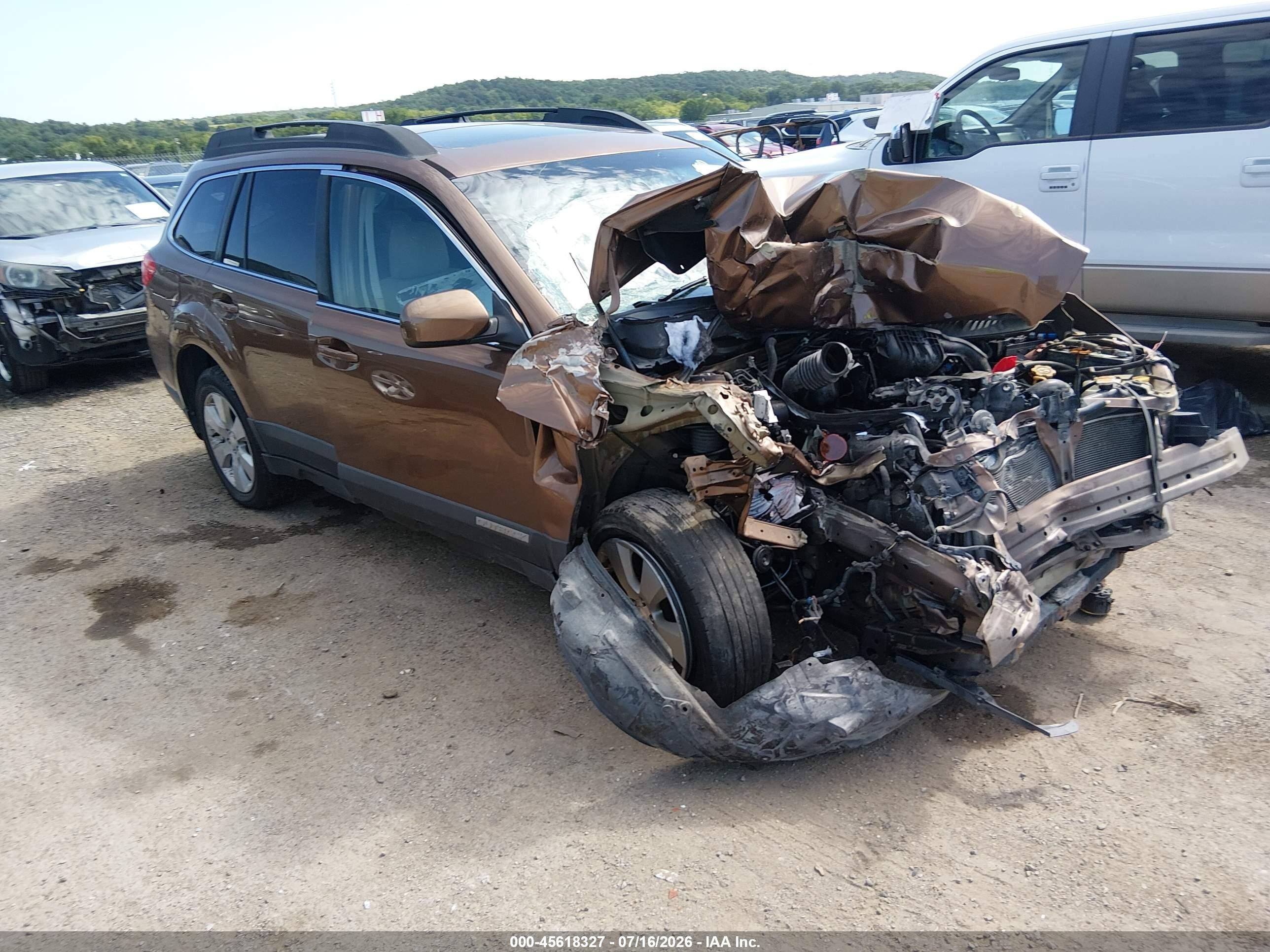 2011 Subaru Outback Premium, VIN 4S4BRCGC4B3326283 — Перед