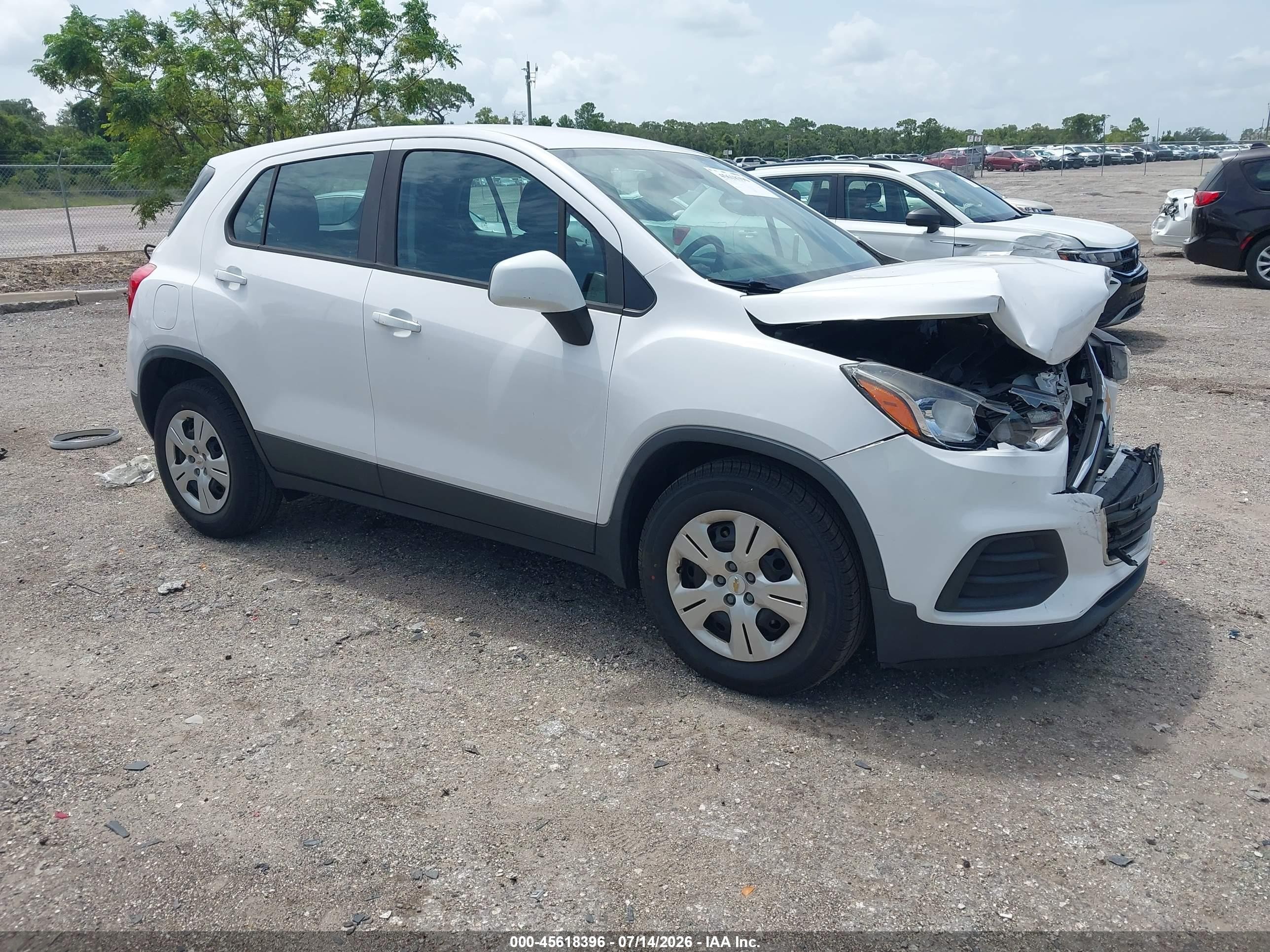 2019 Chevrolet Trax LS, VIN 3GNCJKSB8KL139357 — Front end