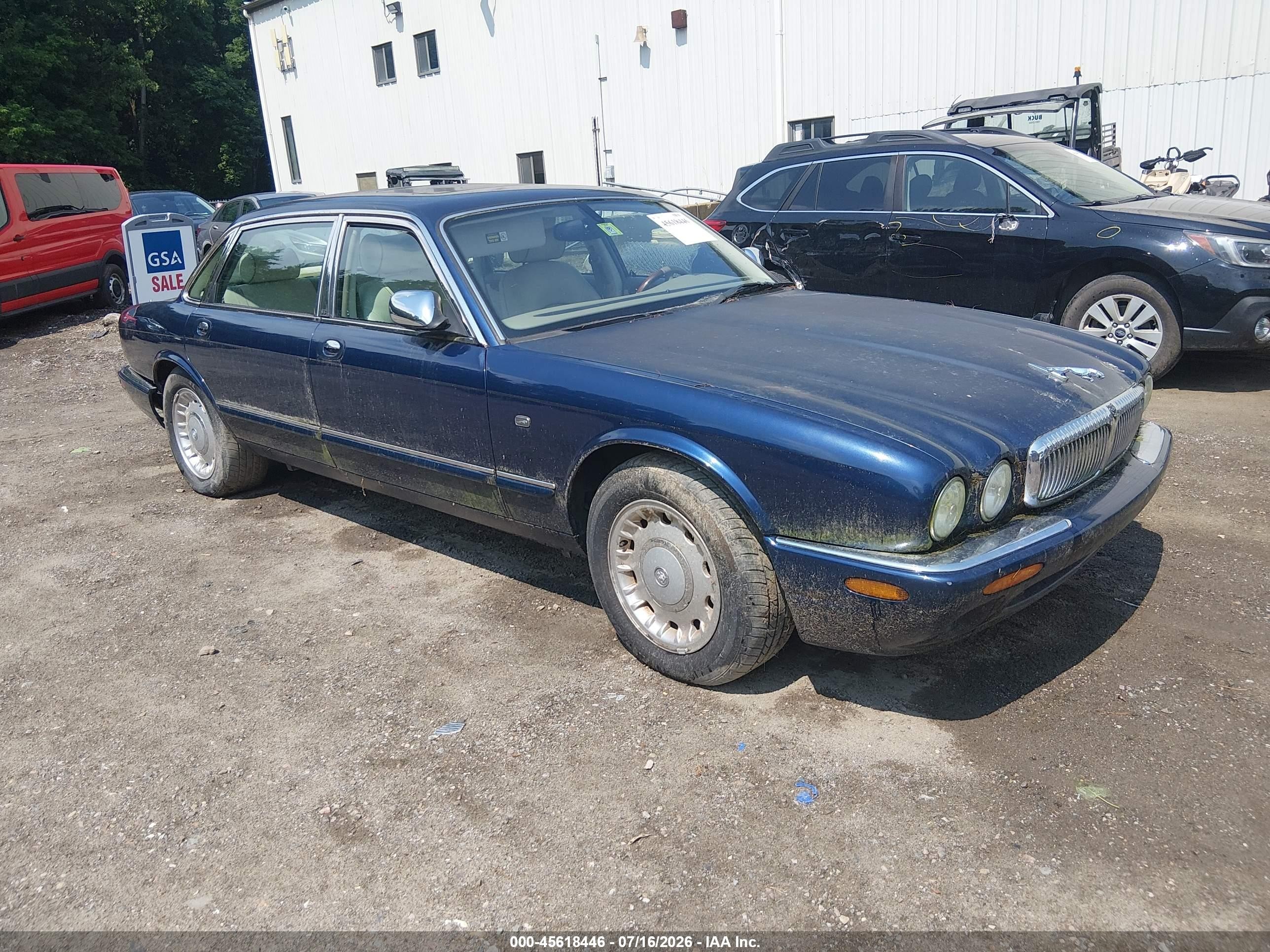 2000 Jaguar XJ Vanden Plas, VIN SAJDA24C9YLF06939 — Normal wear