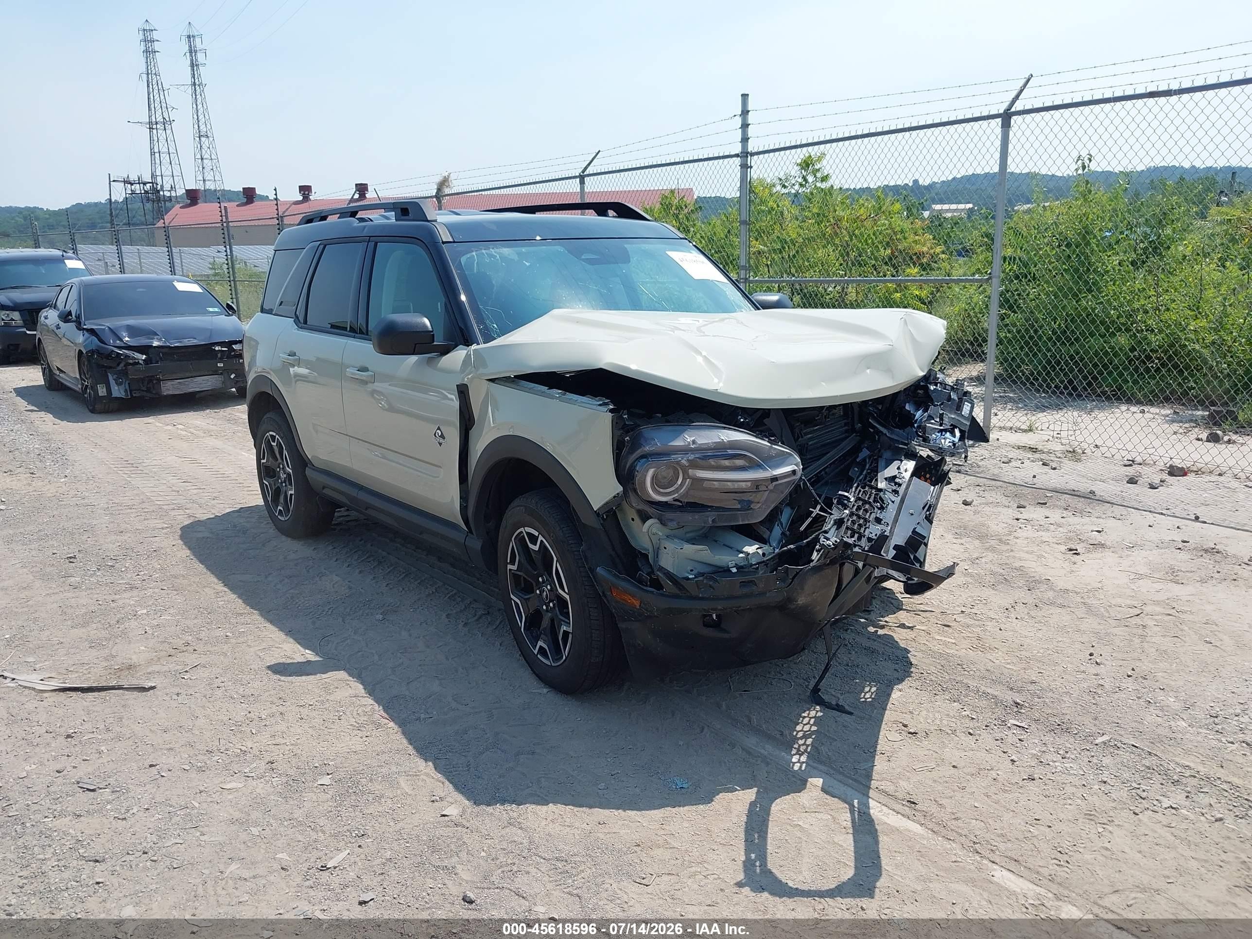 2025 Ford Bronco Sport Outer Banks, VIN 3FMCR9CN2SRF28085 — Перед