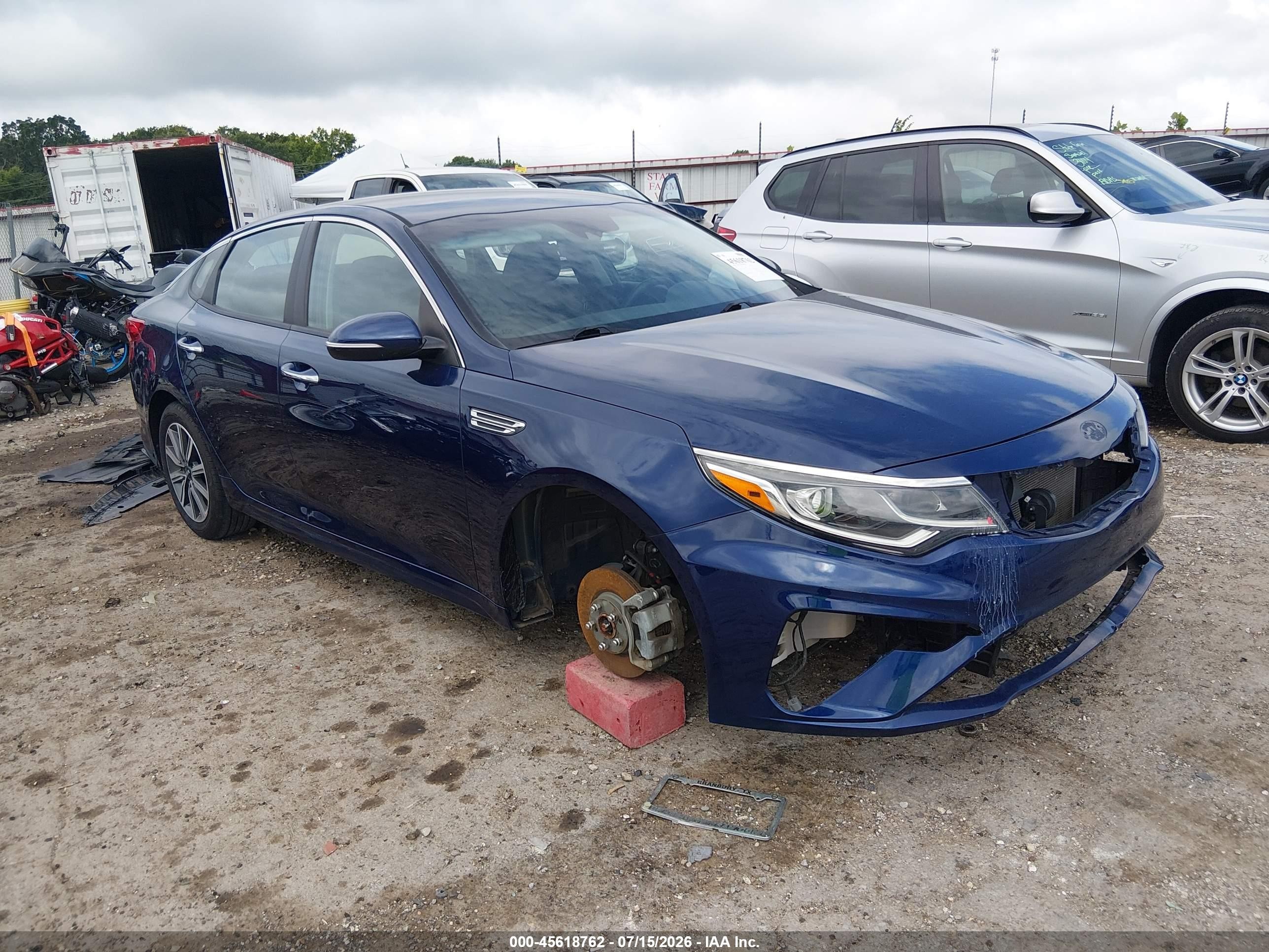 2019 Kia Optima LX, VIN 5XXGT4L35KG352849 — Front end
