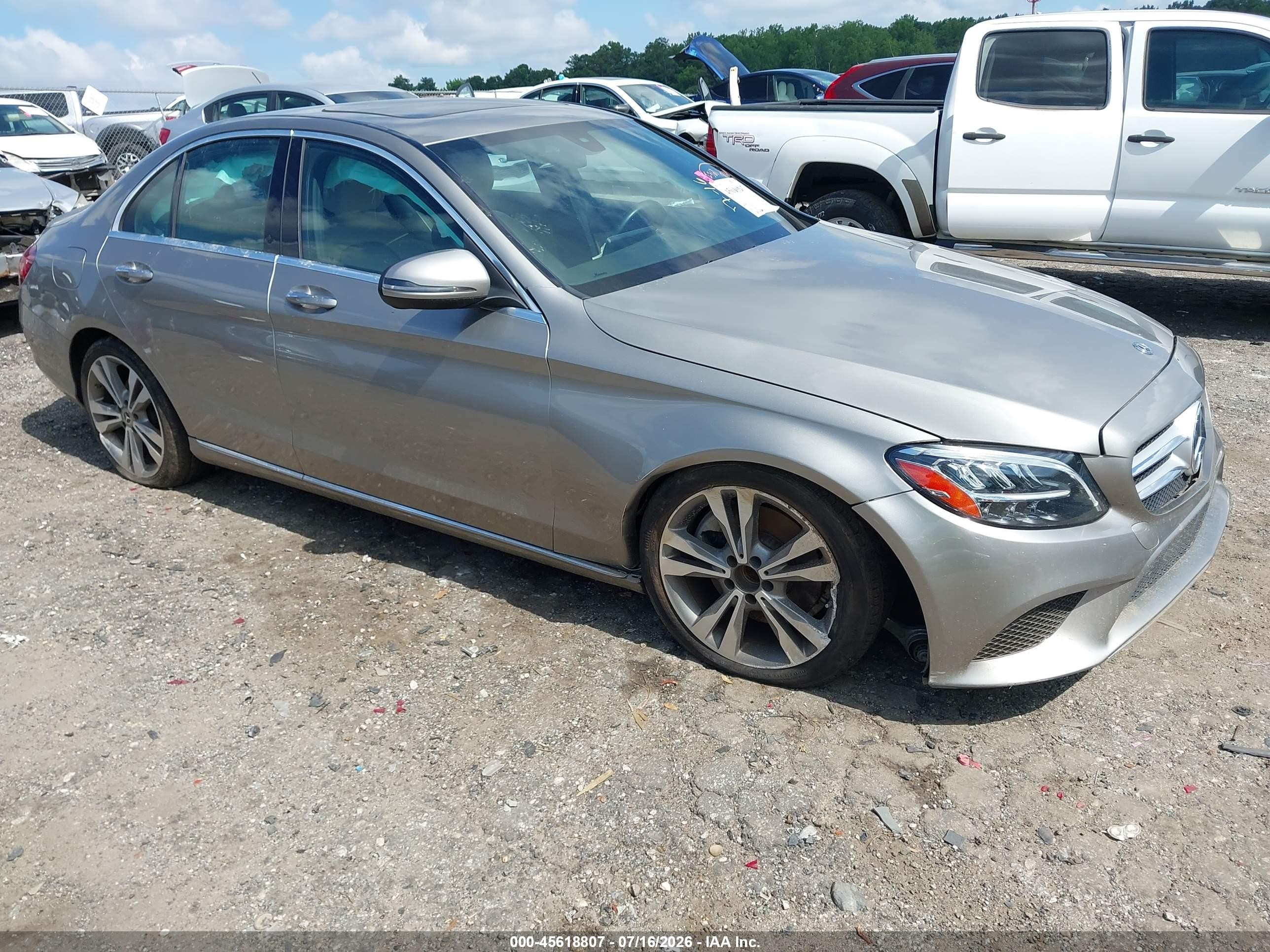 2020 Mercedes-Benz C 300, VIN WDDWF8DB6LR534645 — Перед