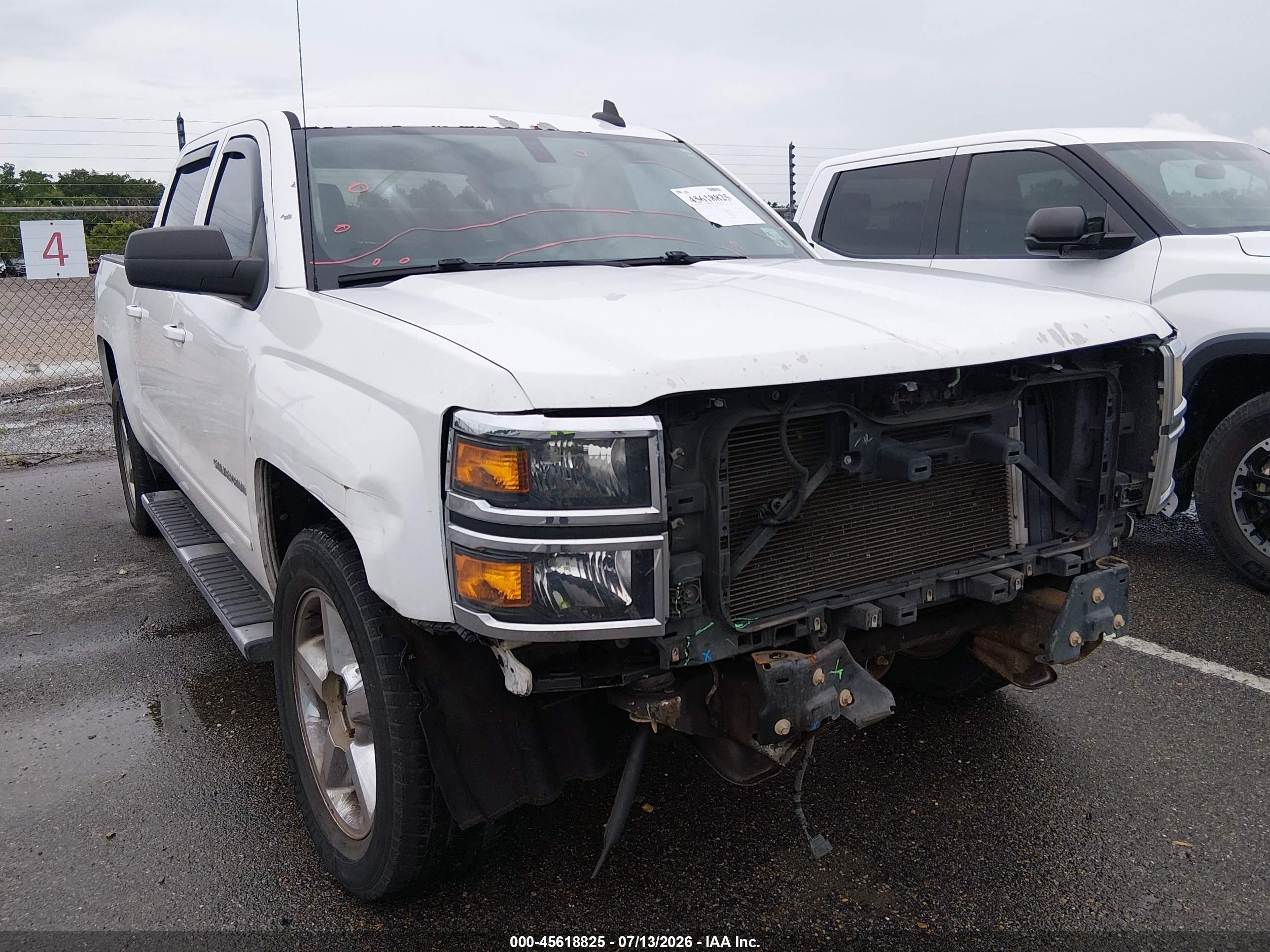 2015 Chevrolet Silverado 1500 LT, VIN 3GCPCREC1FG124408 — Front end