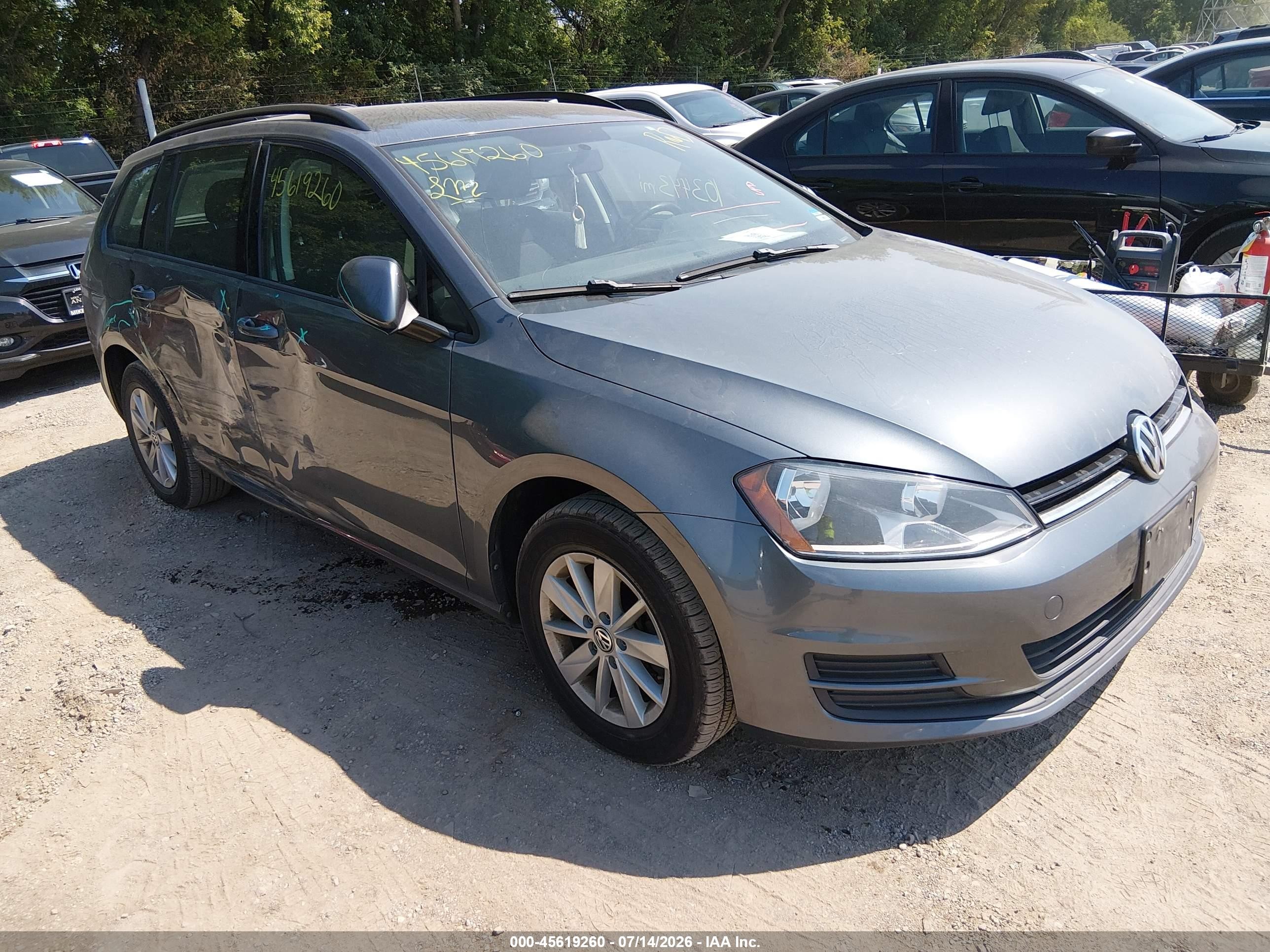 2016 Volkswagen Golf TSI S, VIN 3VWC17AU2GM513680 — Side