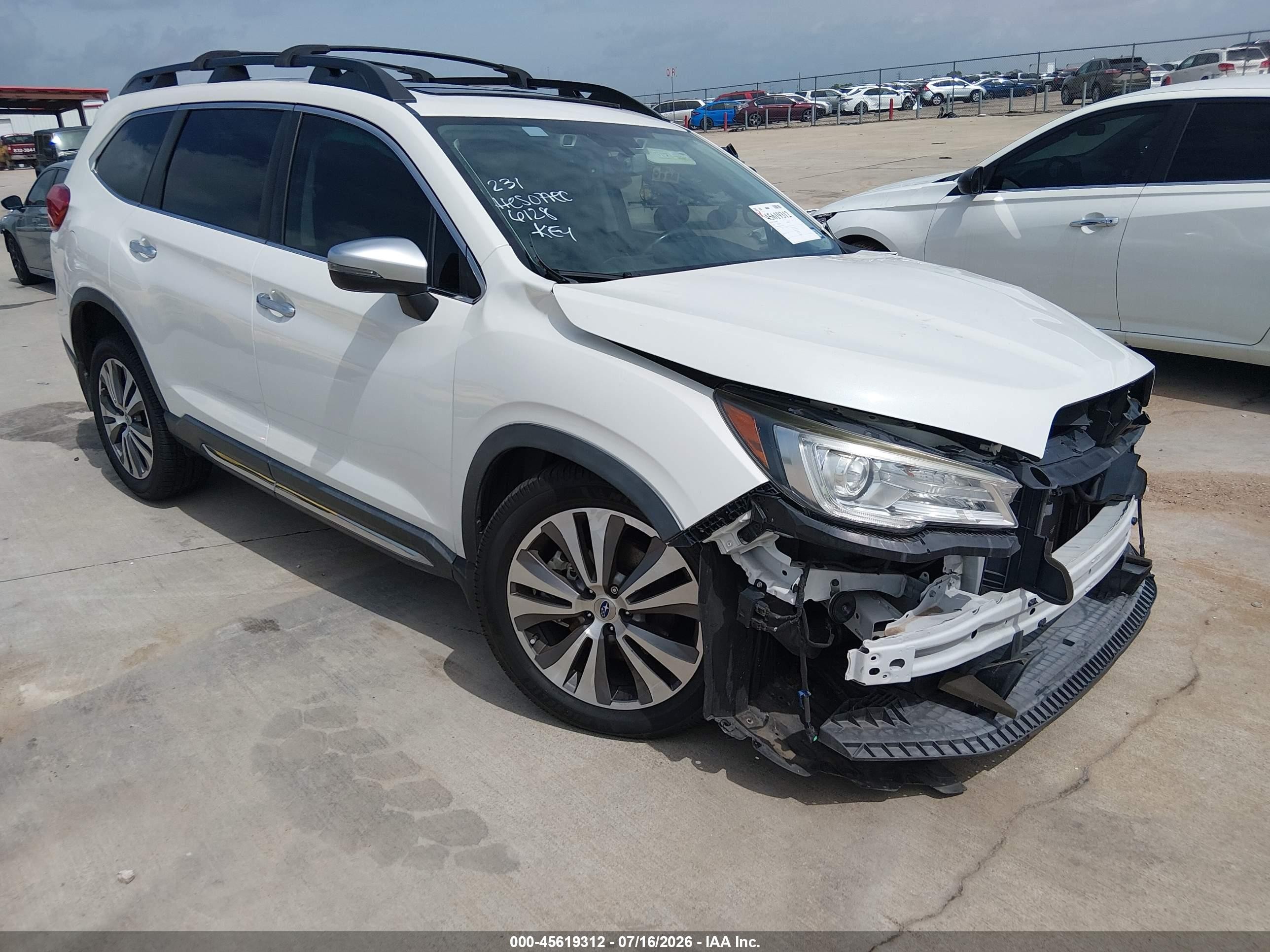 2020 Subaru Ascent Touring, VIN 4S4WMARD1L3456484 — Front end
