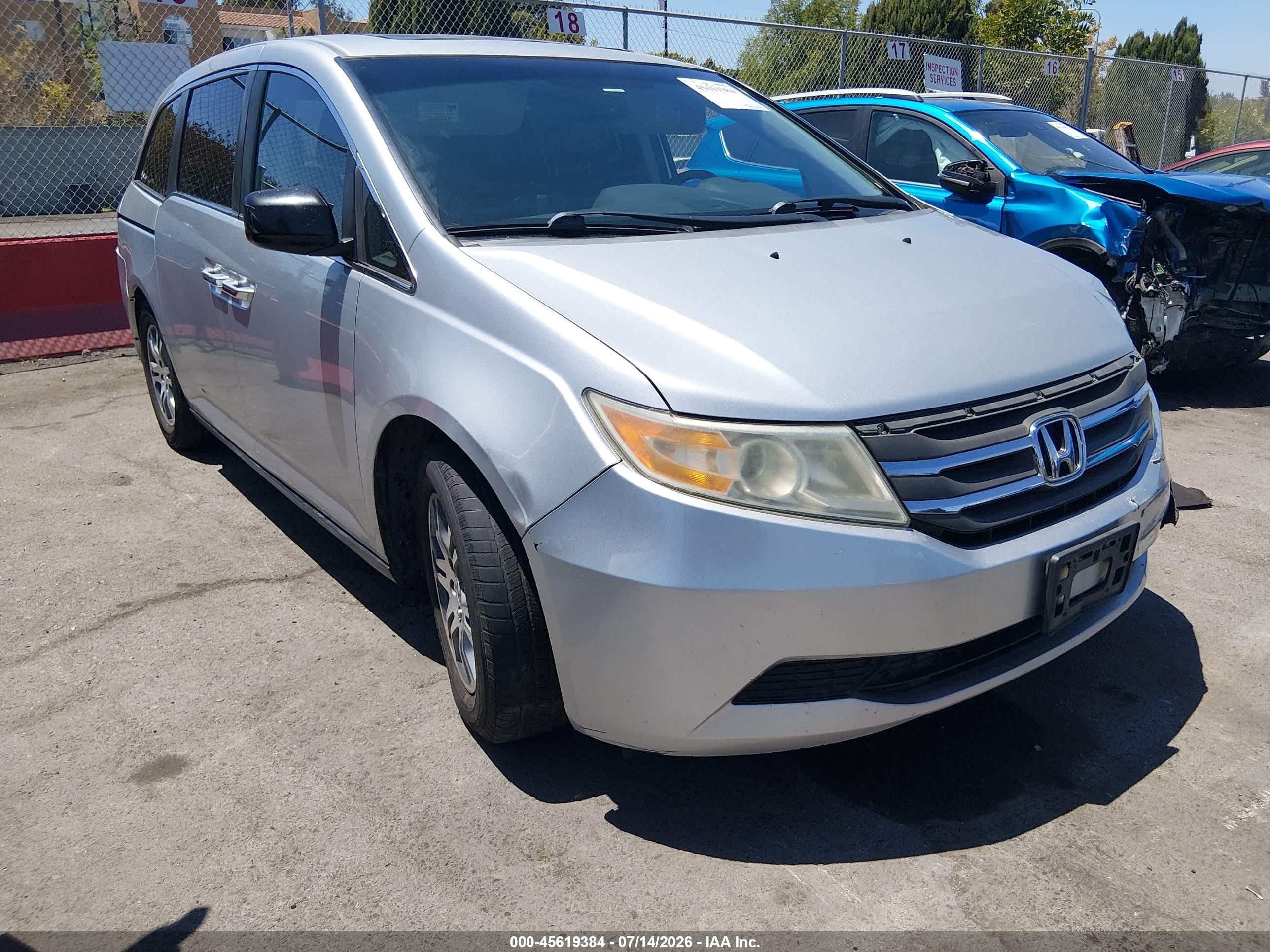 2013 Honda Odyssey EX-L, VIN 5FNRL5H61DB002741 — Front end