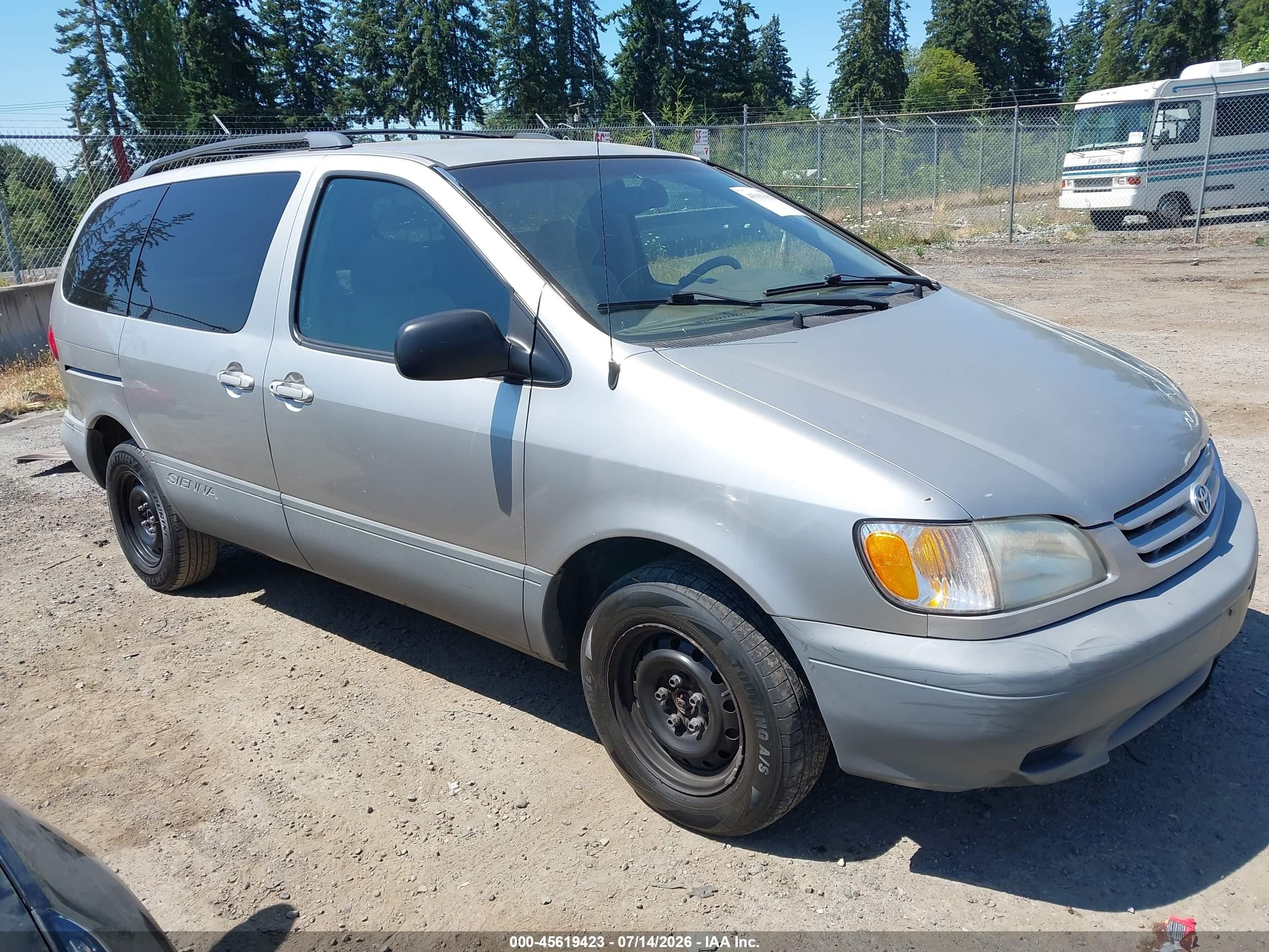 2001 Toyota Sienna LE, VIN 4T3ZF13C61U356581 — Rear end
