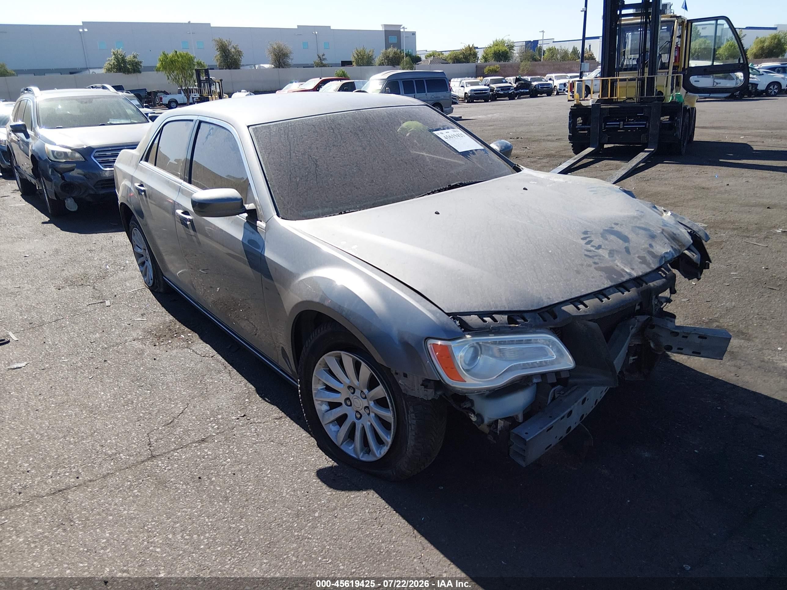2012 Chrysler 300, VIN 2C3CCAAGXCH116638 — Перед