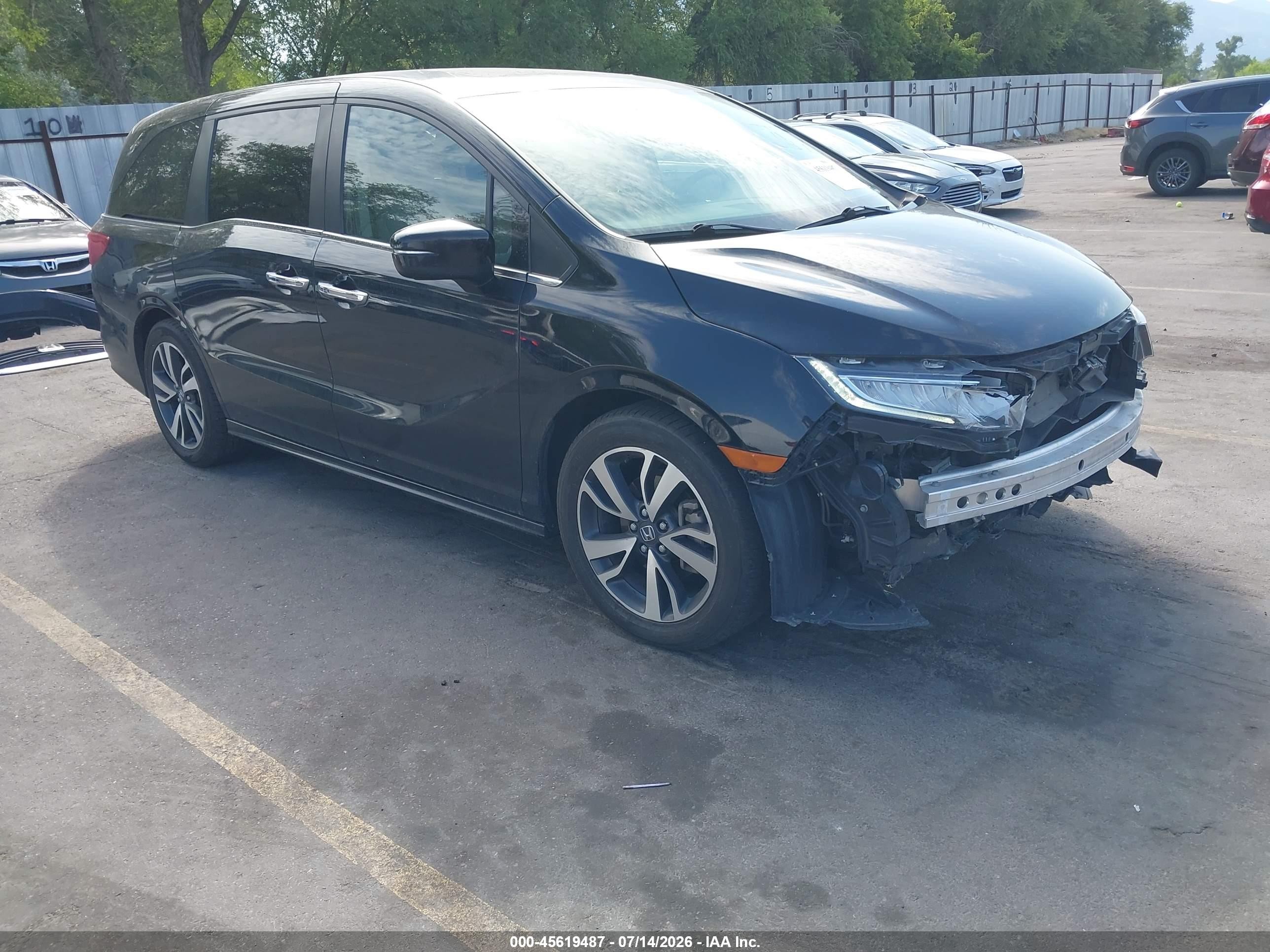 2021 Honda Odyssey Touring, VIN 5FNRL6H85MB001213 — Front end