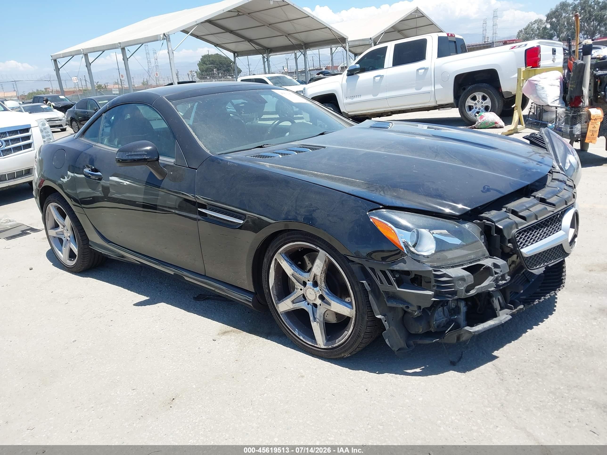 2016 Mercedes-Benz SLK 300, VIN WDDPK3JA2GF124737 — Front end