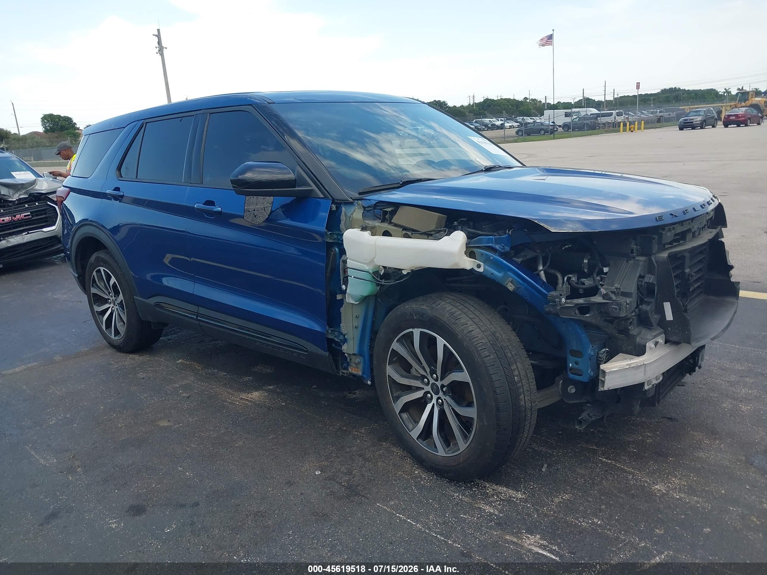 2022 Ford Explorer ST-Line, VIN 1FMSK7KH2NGC05263 — Перед