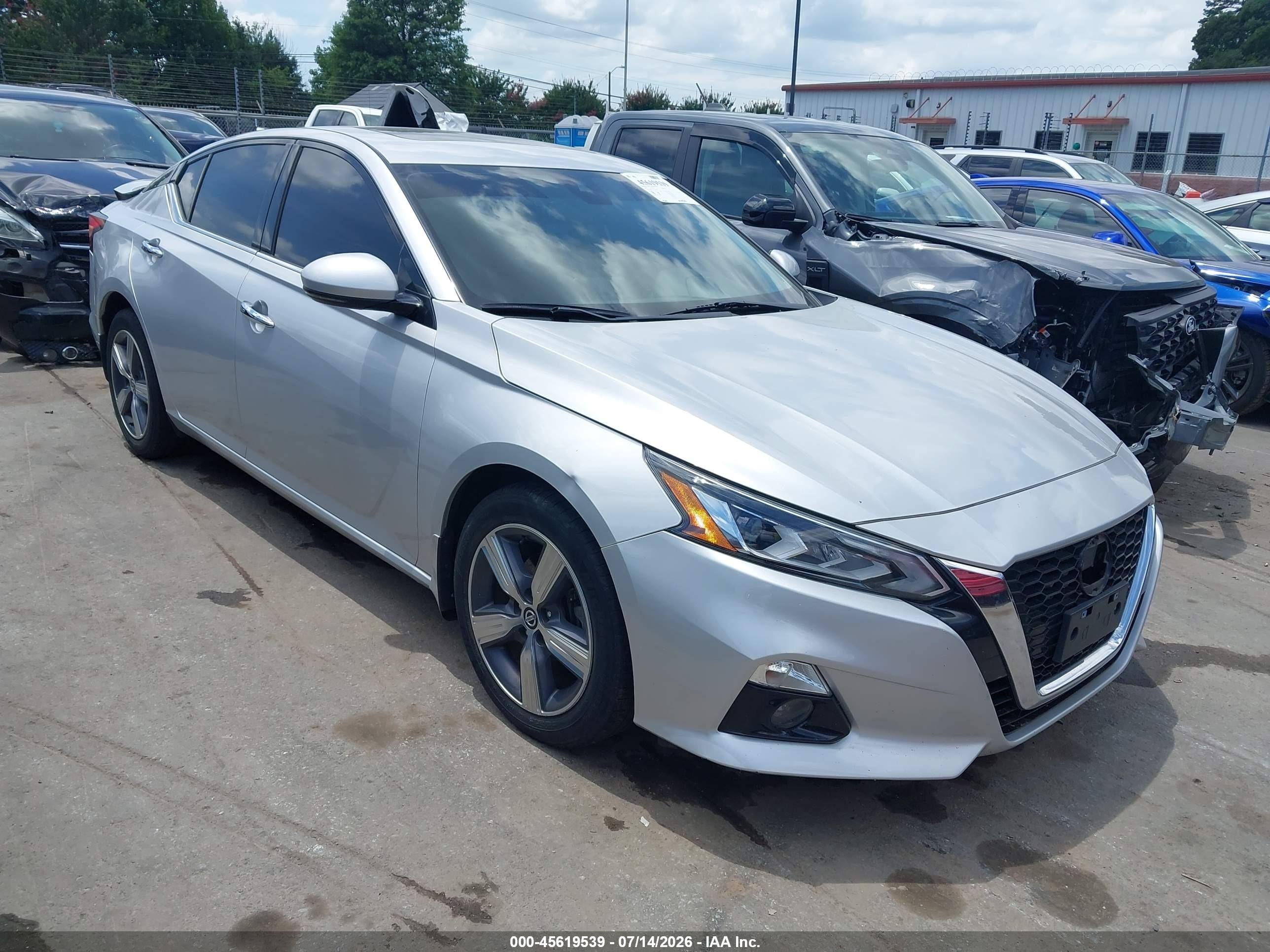 2019 Nissan Altima SV, VIN 1N4BL4DVXKC183766 — Rear end