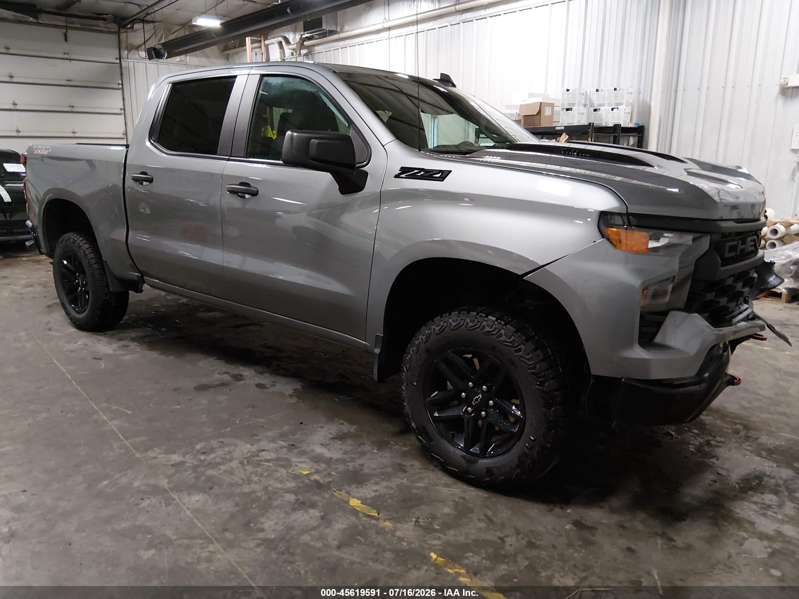 2025 Chevrolet Silverado 1500 Custom Trail Boss, VIN 3GCPKCEK0SG374806 — Перед