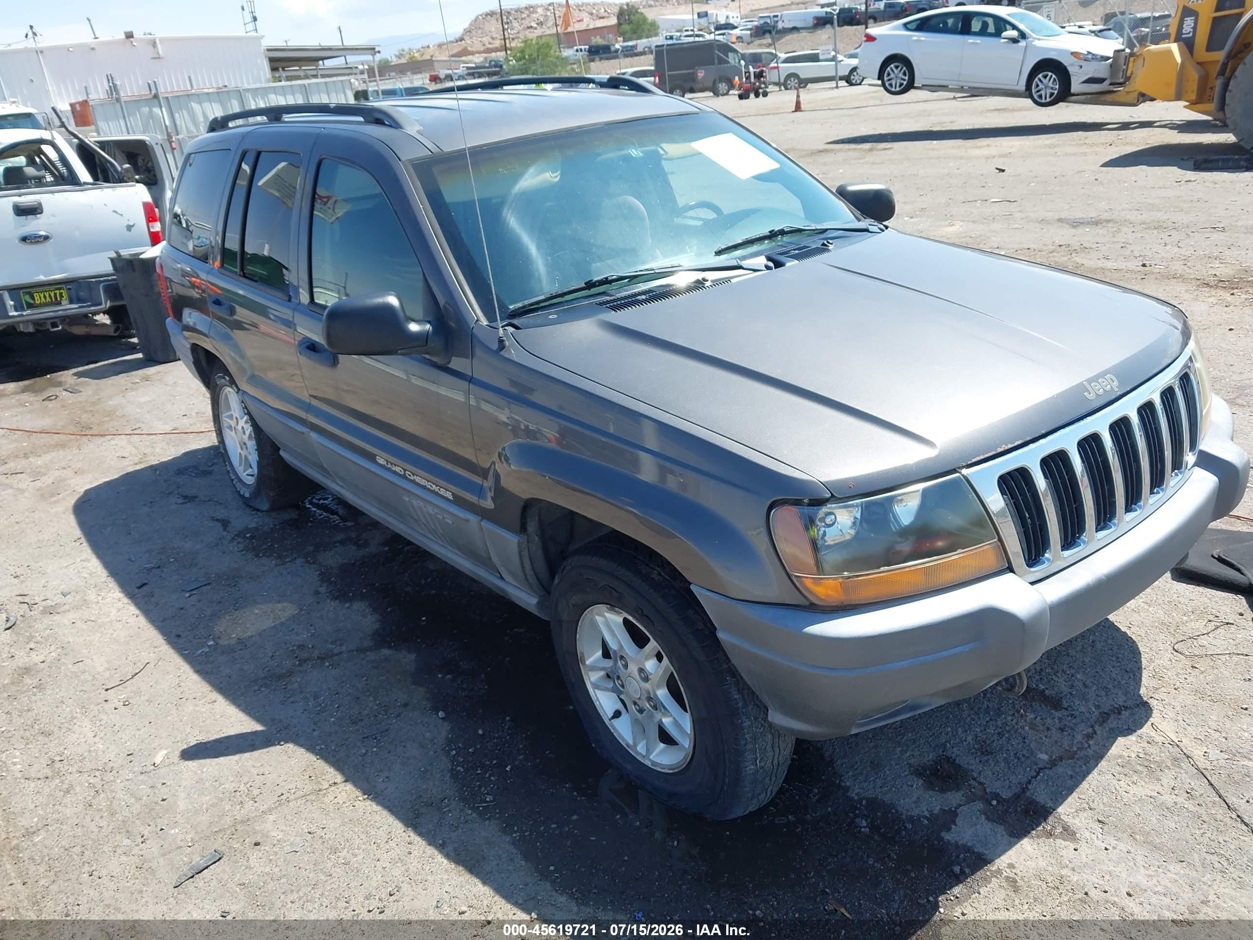 2002 Jeep Grand Cherokee Laredo, VIN 1J4GW48N02C119652 — Normal wear