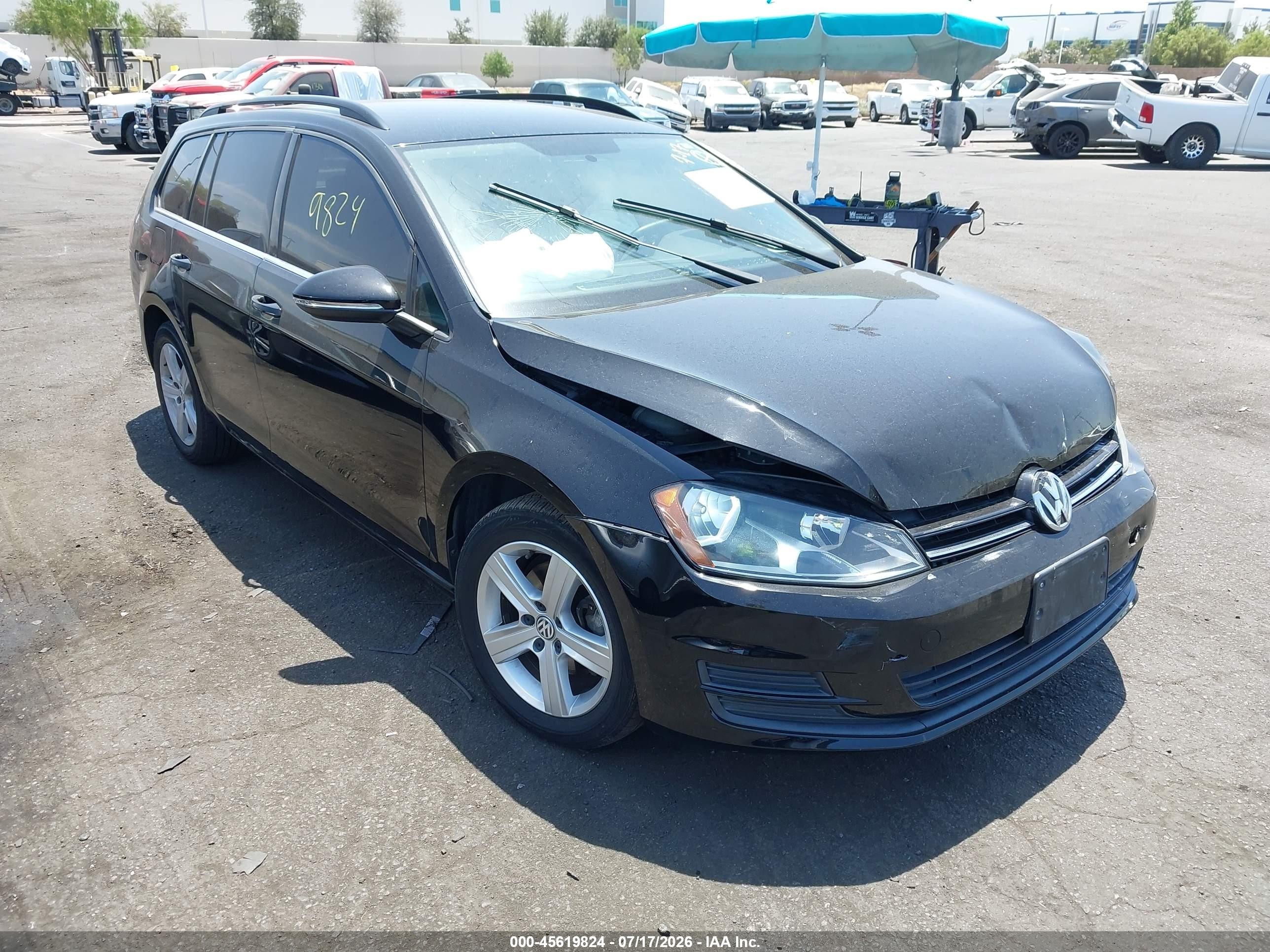 2015 Volkswagen Golf S, VIN 3VWCA7AU6FM514443 — Front end