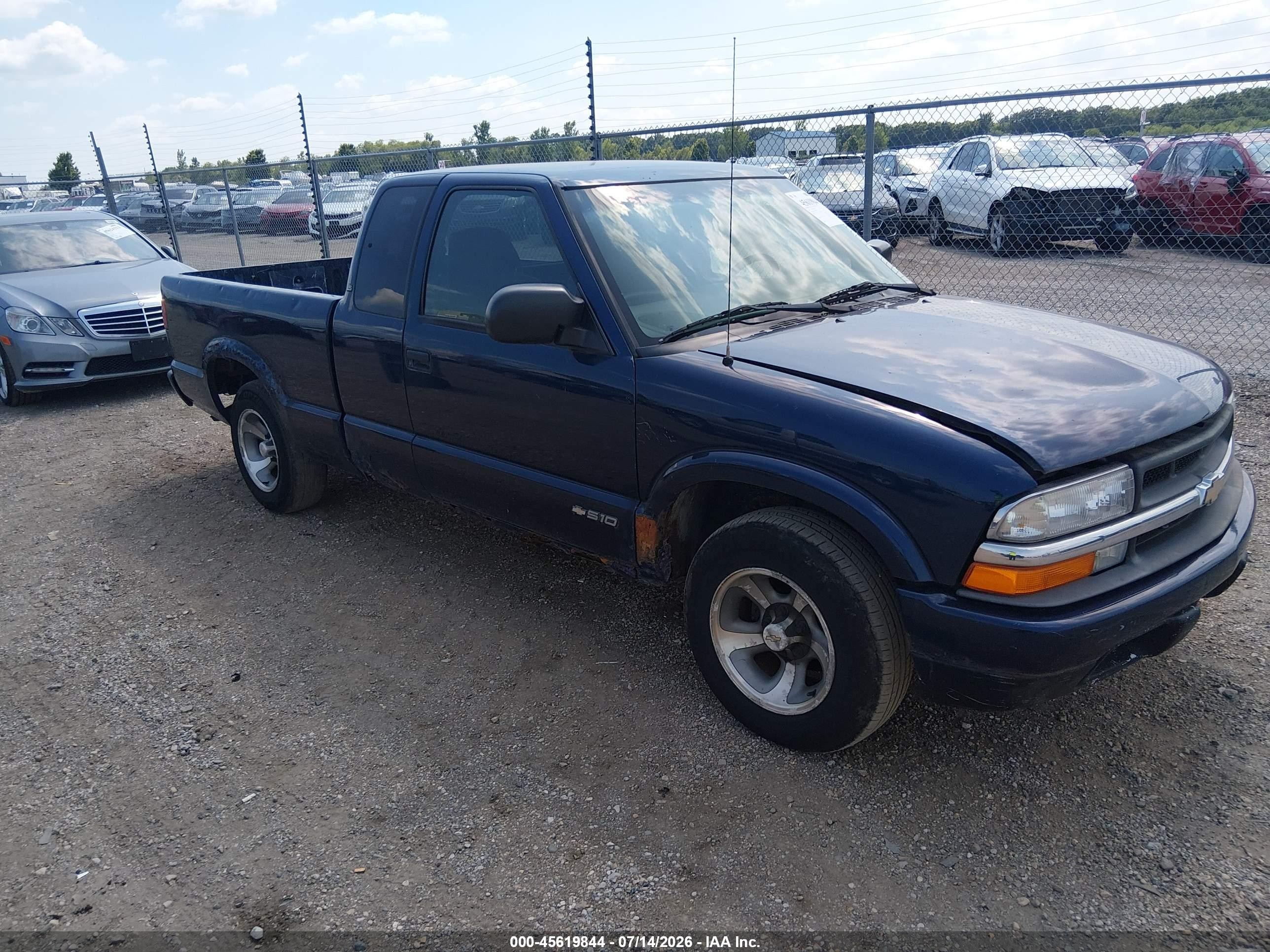 2001 Chevrolet S-10 LS, VIN 1GCCS19W818187432 — Normal wear