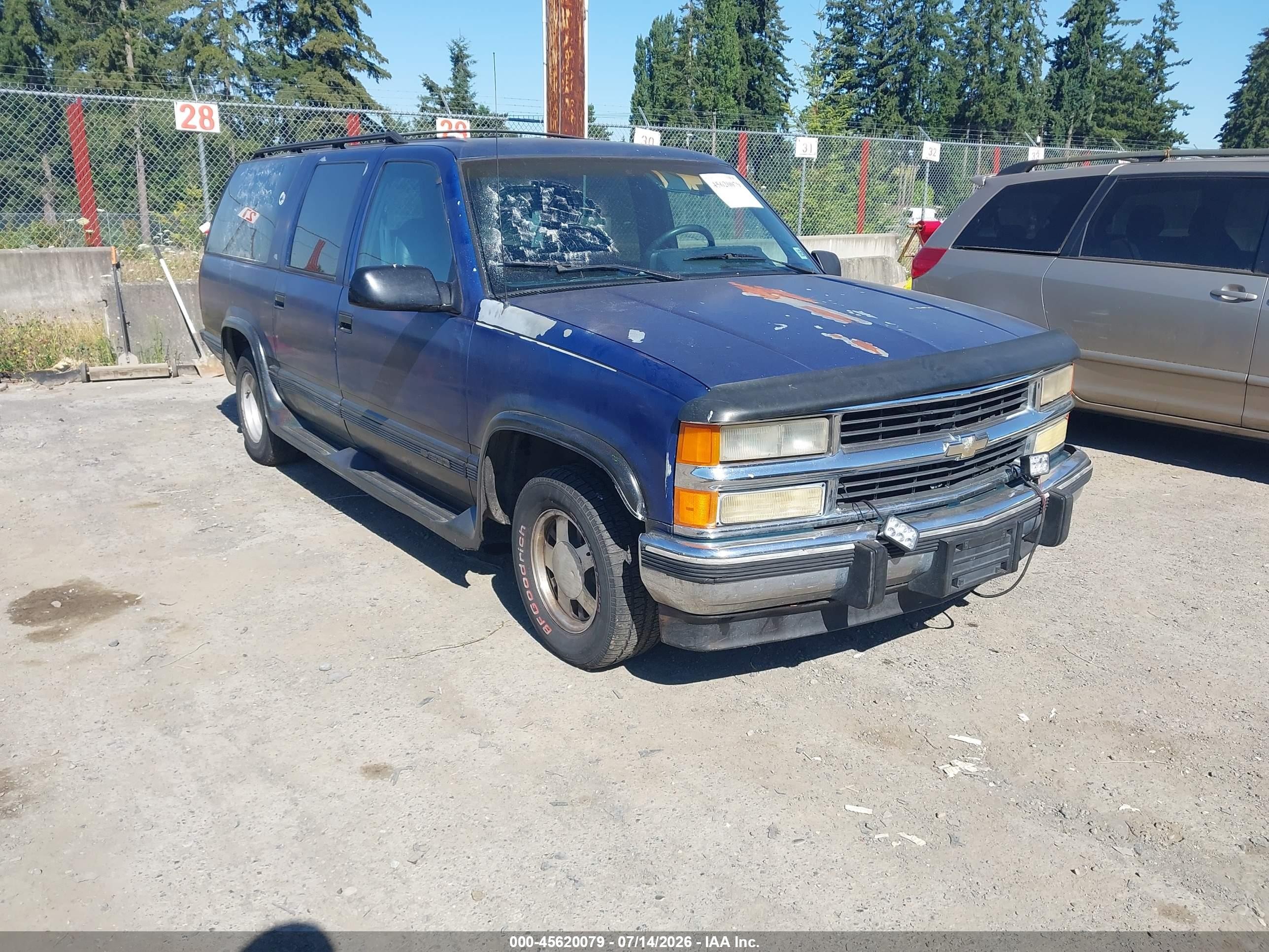 1994 Chevrolet Suburban, VIN 1GNEC16K6RJ303276 — Normal wear