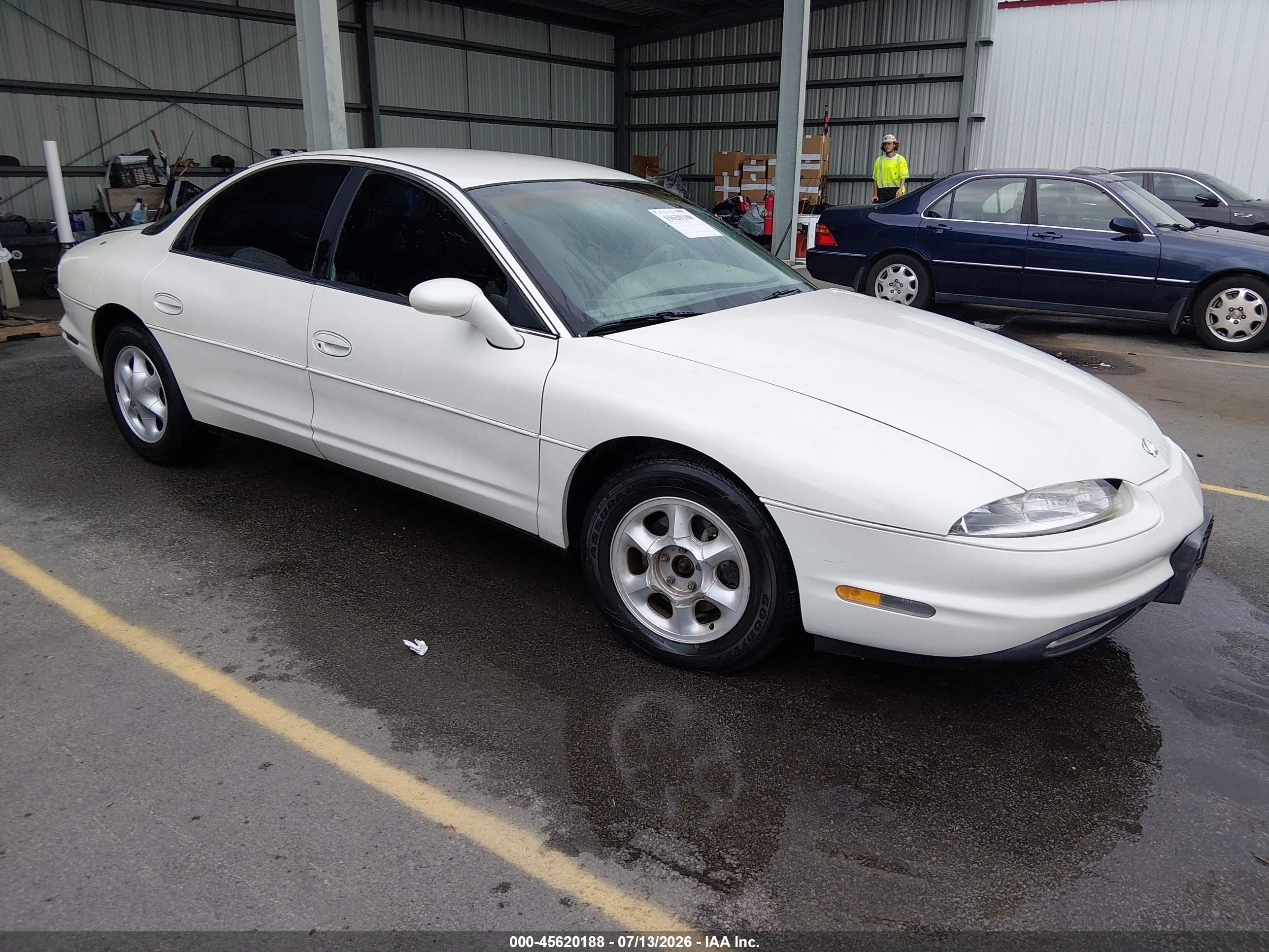 1999 Oldsmobile Aurora, VIN 1G3GR62C9X4114256 — Normal wear