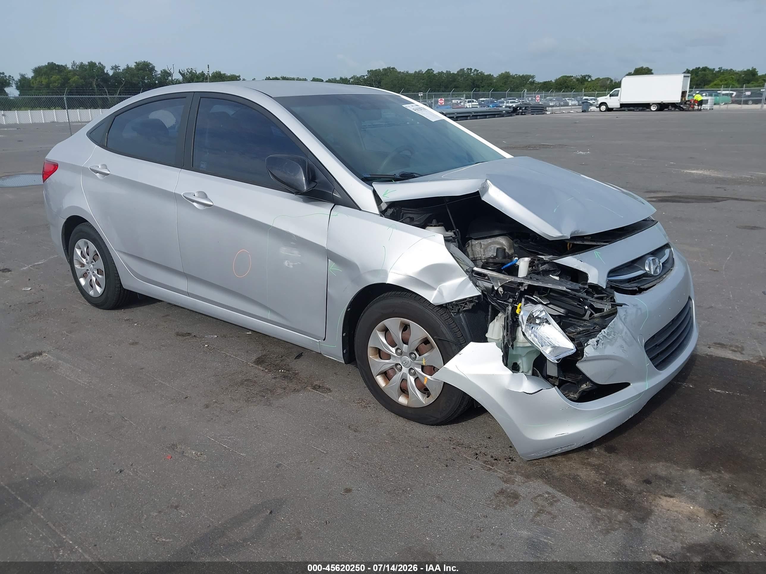 2016 Hyundai Accent SE, VIN KMHCT4AE4GU944372 — Front end