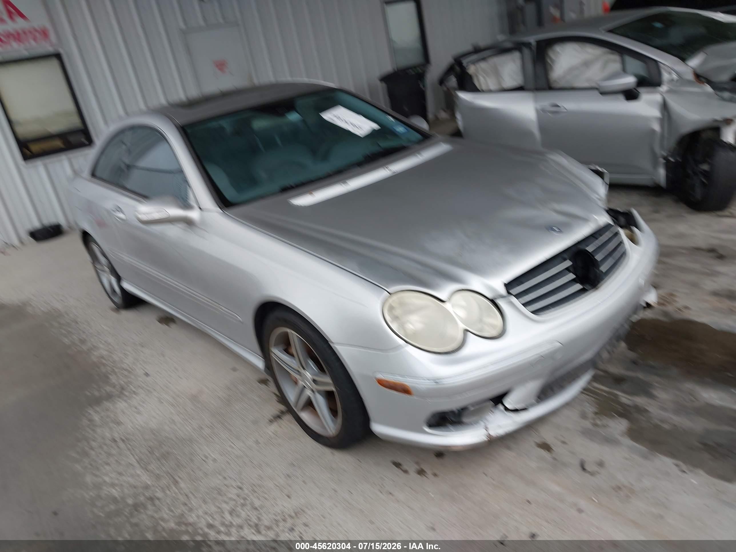 2004 Mercedes-Benz CLK 500, VIN WDBTJ75J14F075294 — Normal wear
